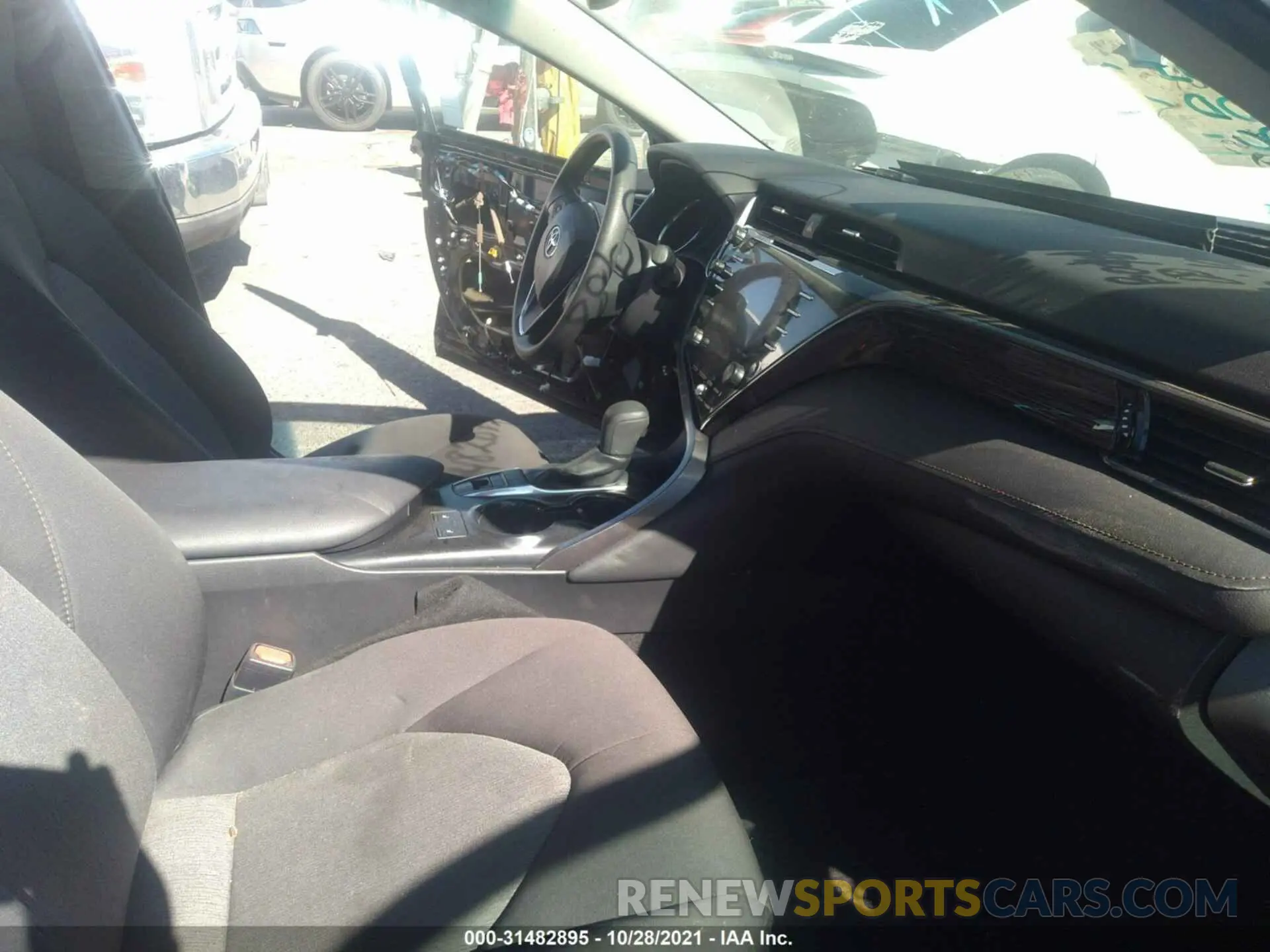 5 fotografías del automóvil dañado 4T1B31HK4KU513545 TOYOTA CAMRY 2019