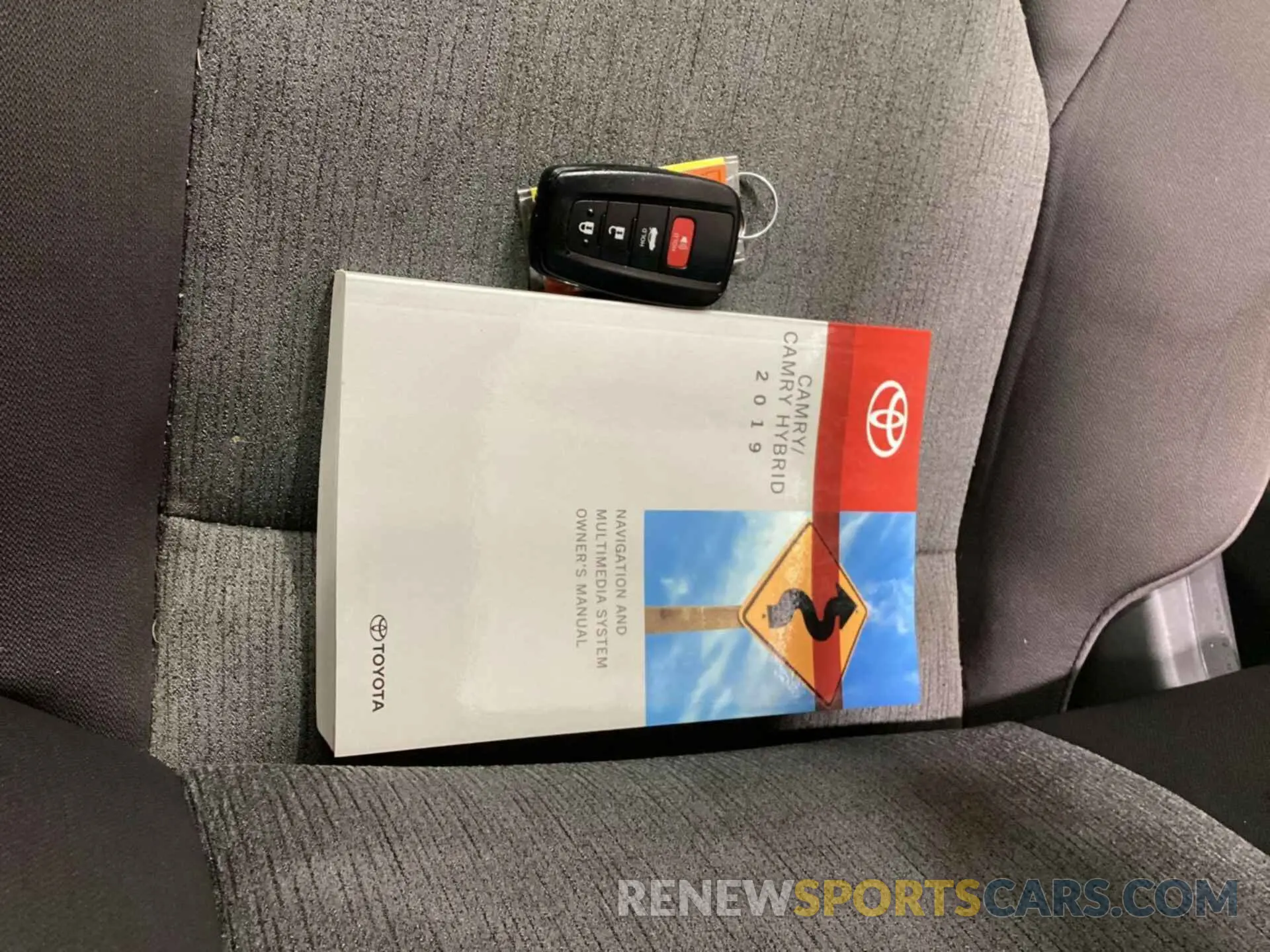 16 fotografías del automóvil dañado 4T1B31HK7KU511661 TOYOTA CAMRY 2019