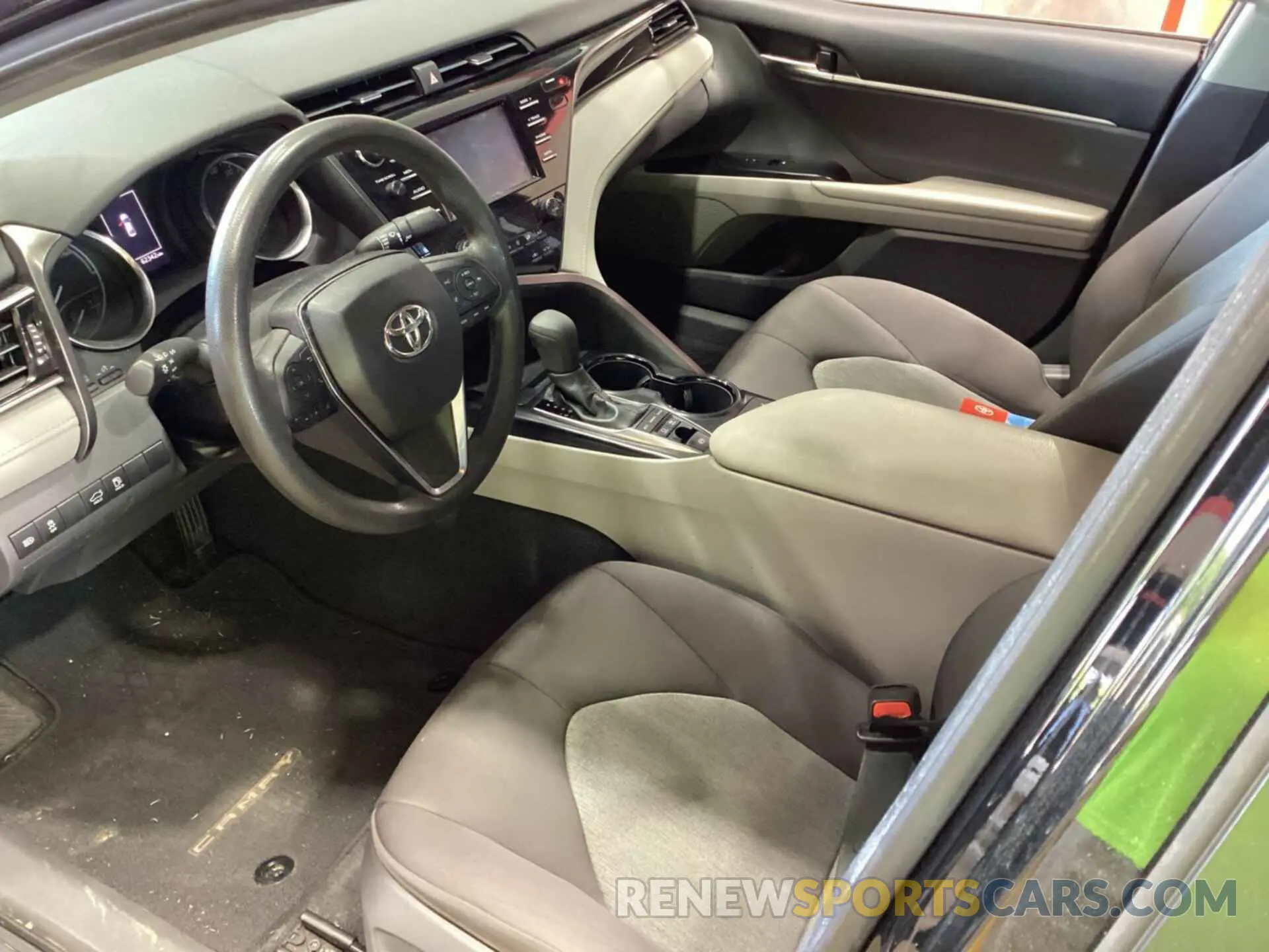 2 fotografías del automóvil dañado 4T1B31HK7KU511661 TOYOTA CAMRY 2019