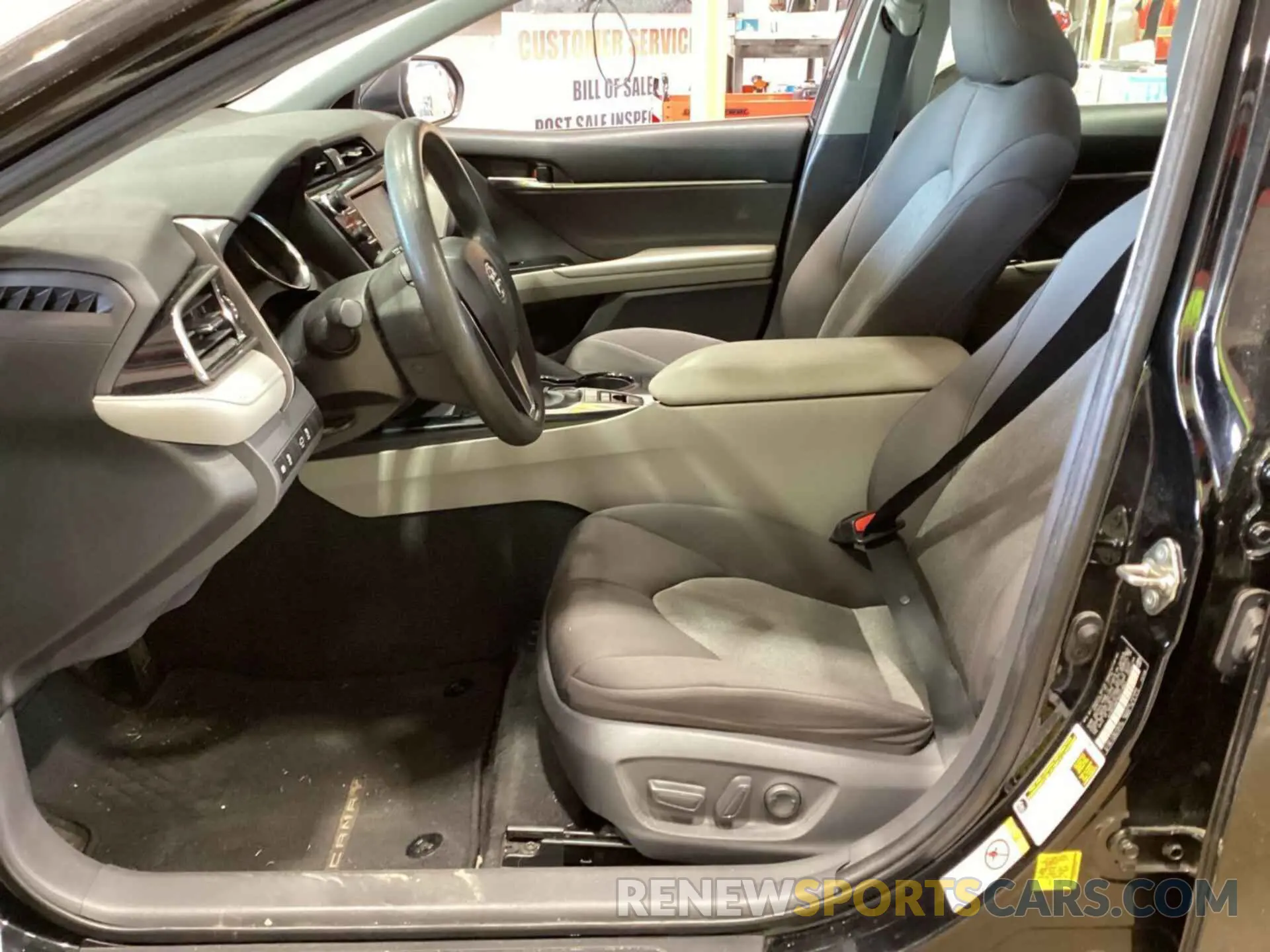 33 fotografías del automóvil dañado 4T1B31HK7KU511661 TOYOTA CAMRY 2019