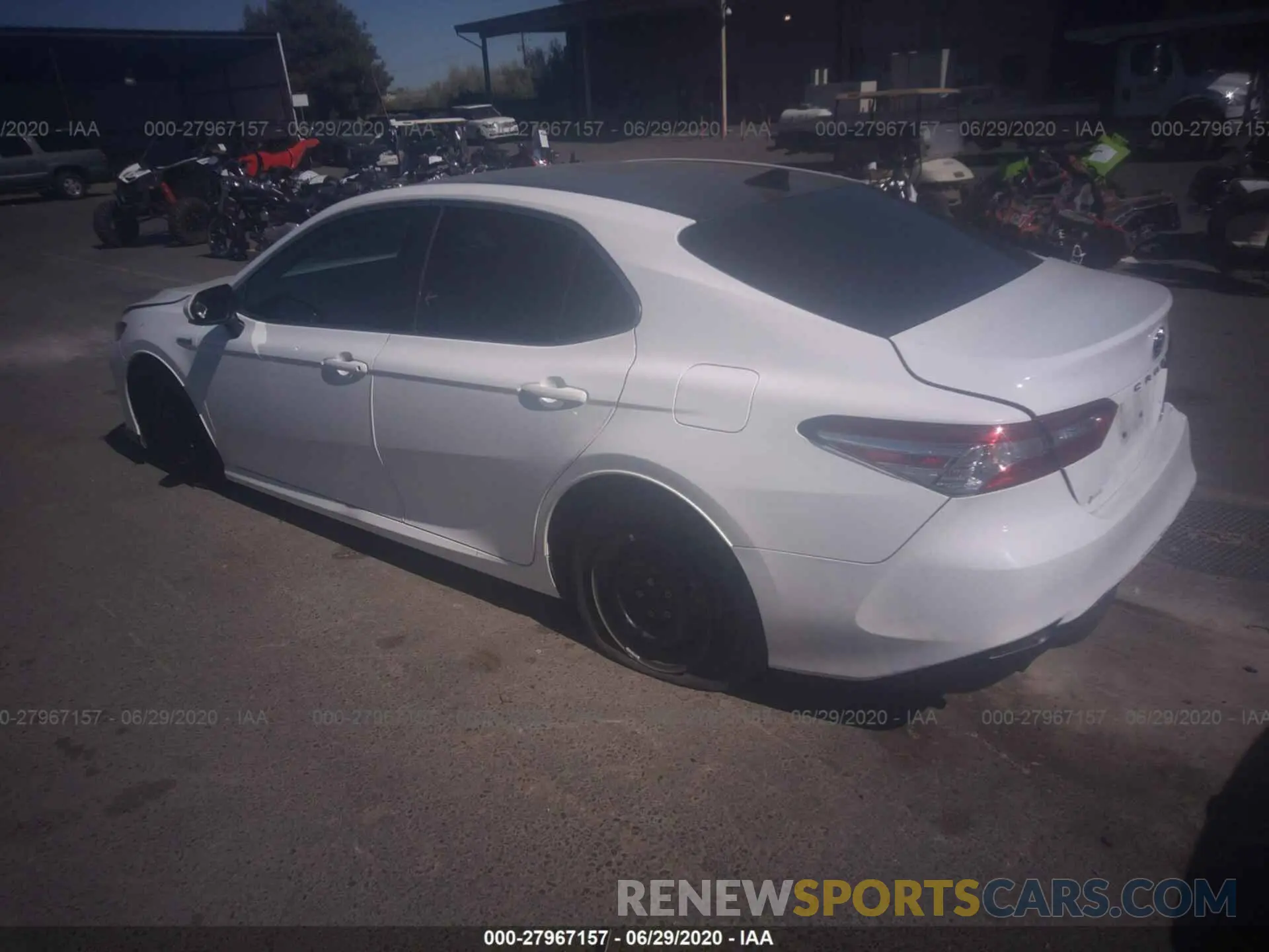 3 fotografías del automóvil dañado 4T1B31HK8KU511460 TOYOTA CAMRY 2019