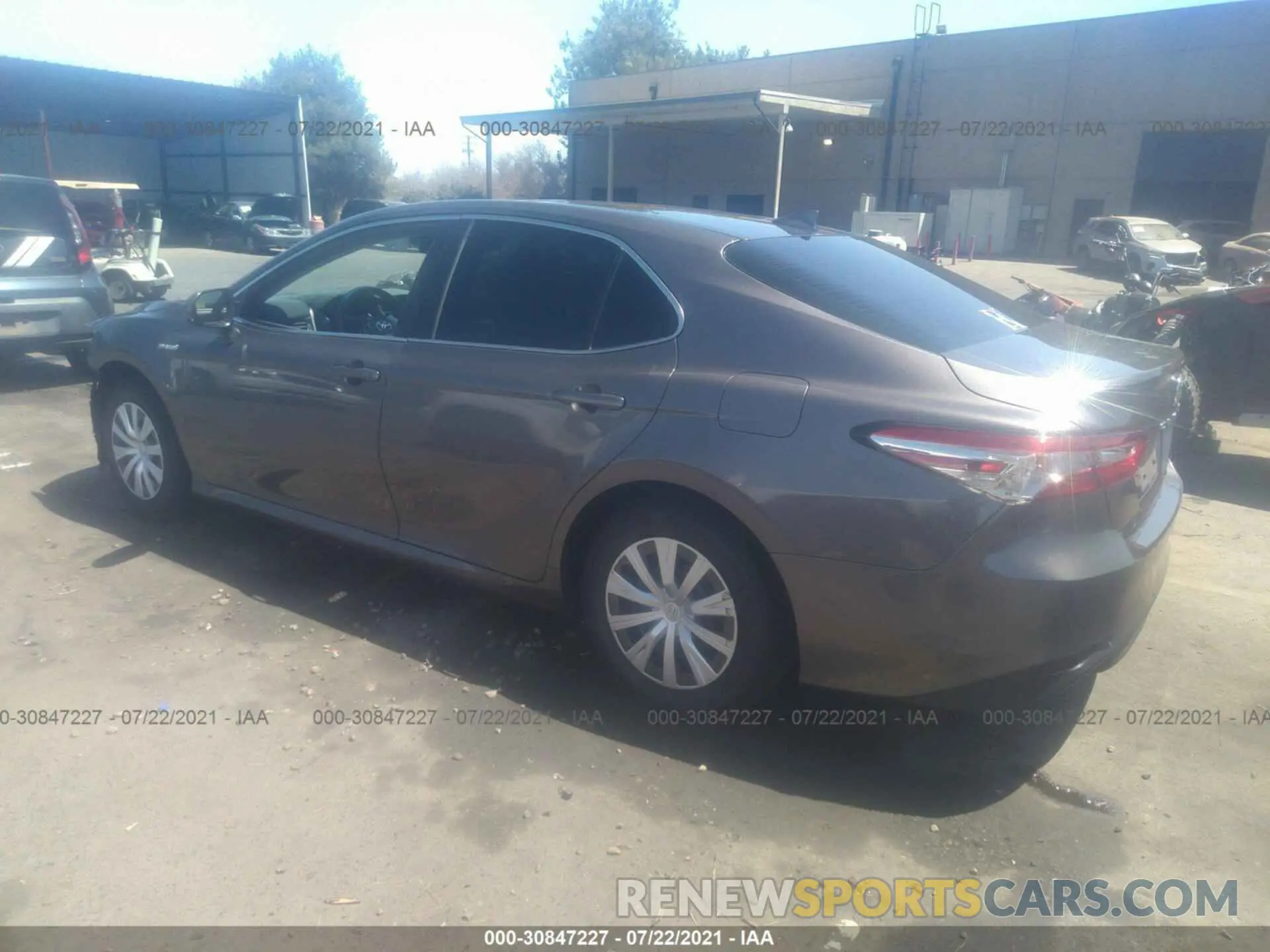 3 fotografías del automóvil dañado 4T1B31HK9KU007399 TOYOTA CAMRY 2019