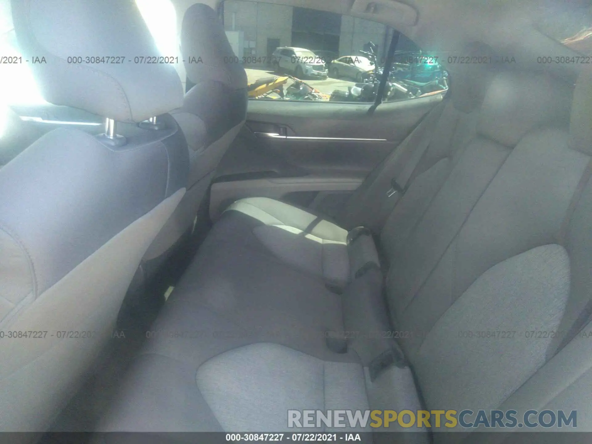 8 fotografías del automóvil dañado 4T1B31HK9KU007399 TOYOTA CAMRY 2019