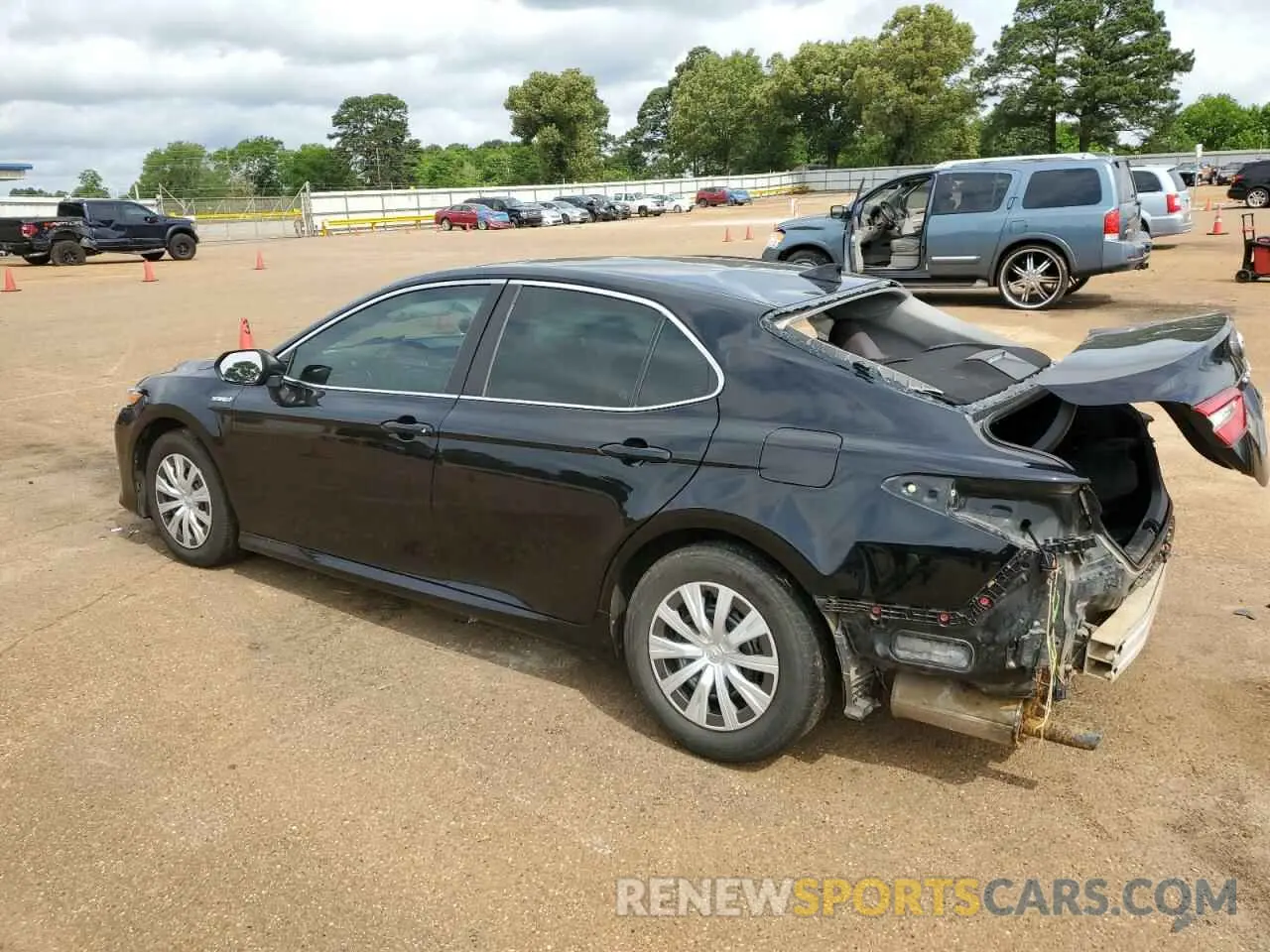 2 fotografías del automóvil dañado 4T1B31HK9KU510513 TOYOTA CAMRY 2019