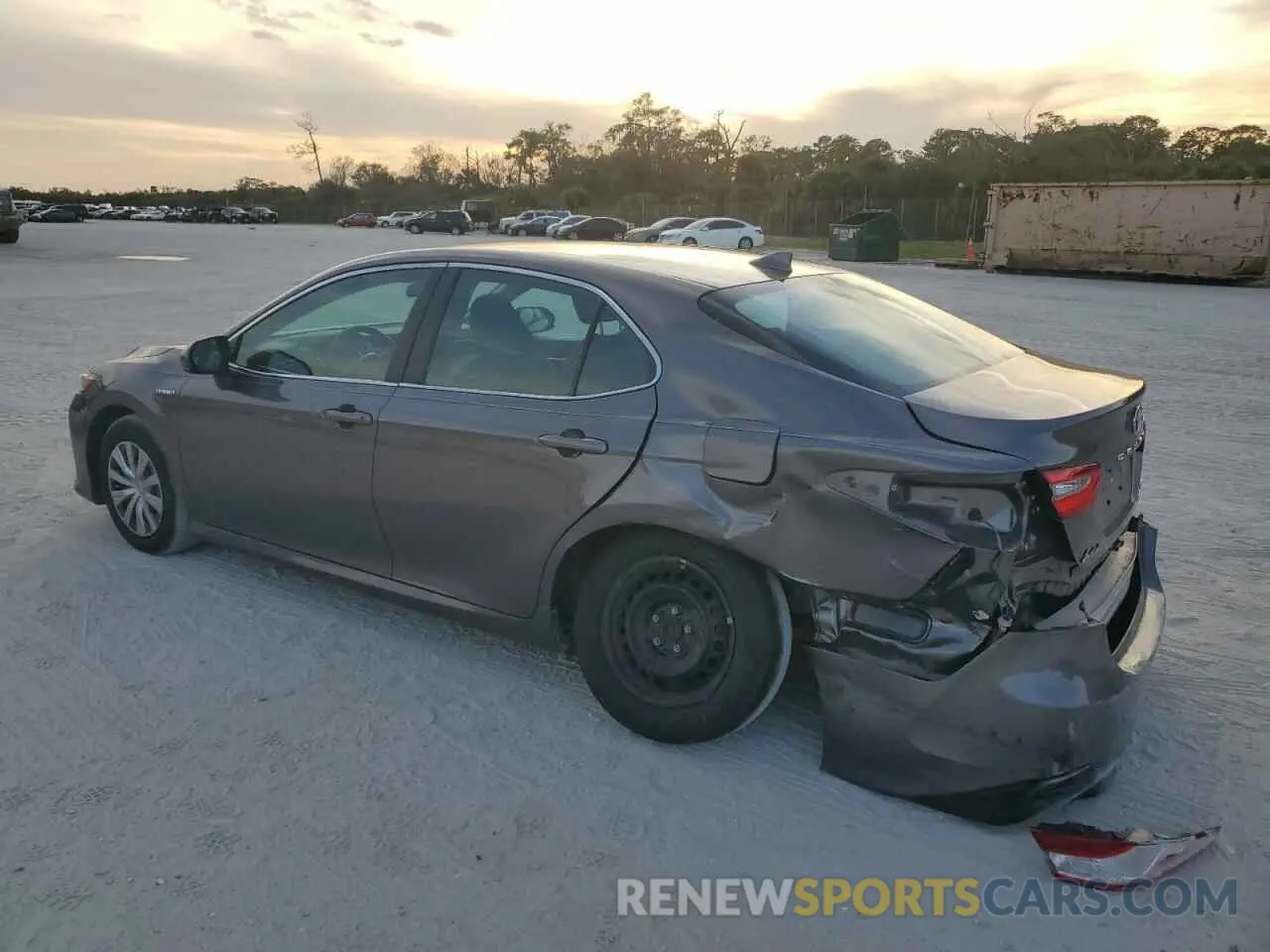 2 fotografías del automóvil dañado 4T1B31HKXKU516918 TOYOTA CAMRY 2019