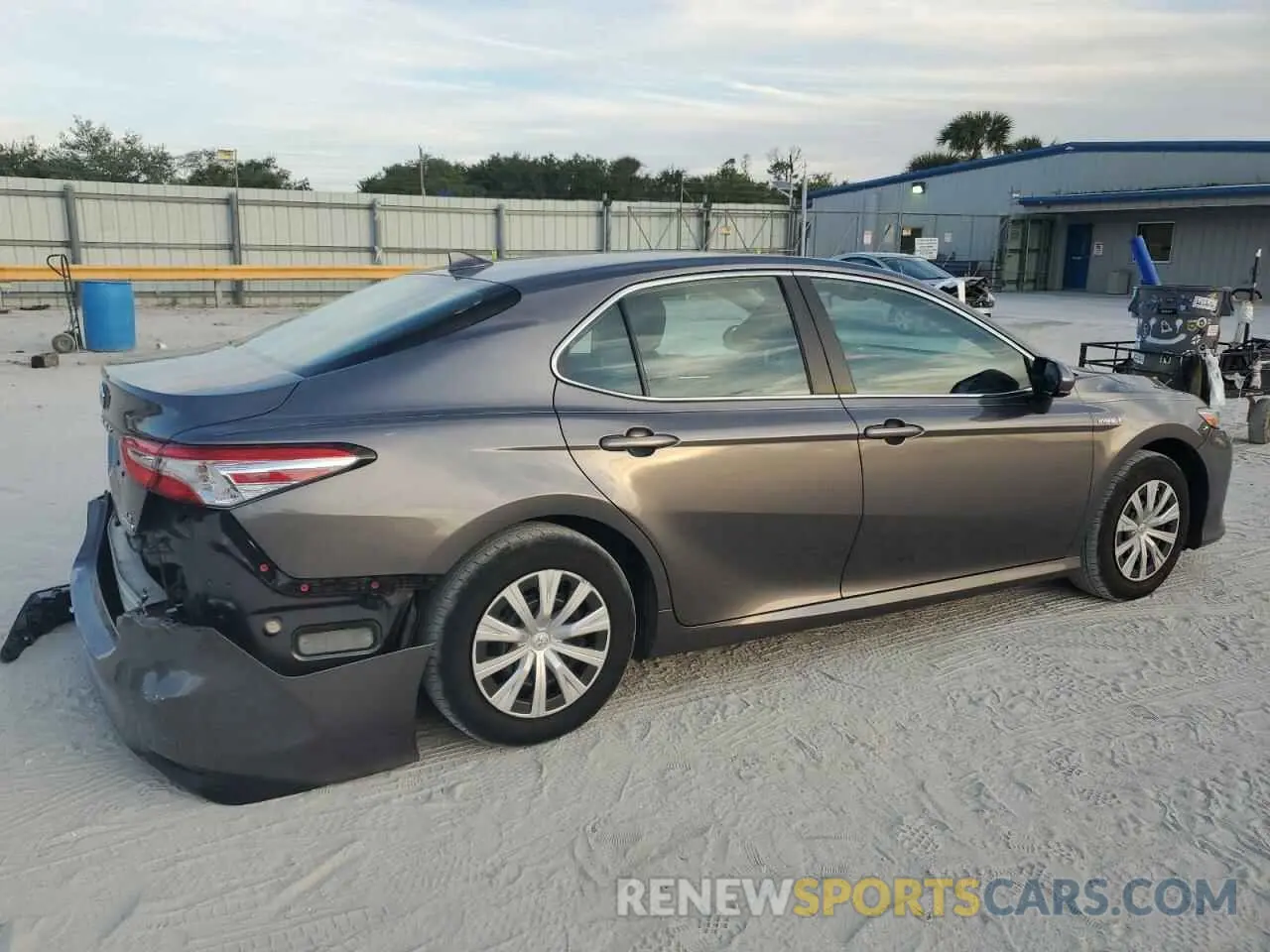 3 fotografías del automóvil dañado 4T1B31HKXKU516918 TOYOTA CAMRY 2019