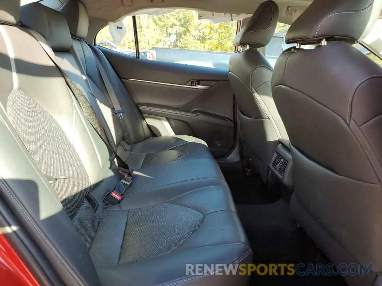 10 fotografías del automóvil dañado 4T1B61HK0KU161801 TOYOTA CAMRY 2019