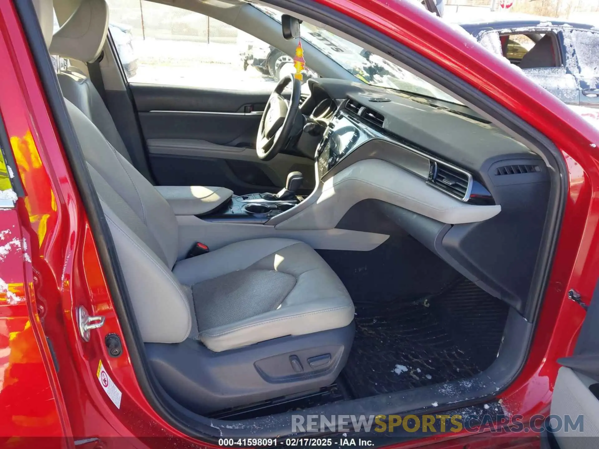 5 fotografías del automóvil dañado 4T1B61HK0KU171499 TOYOTA CAMRY 2019