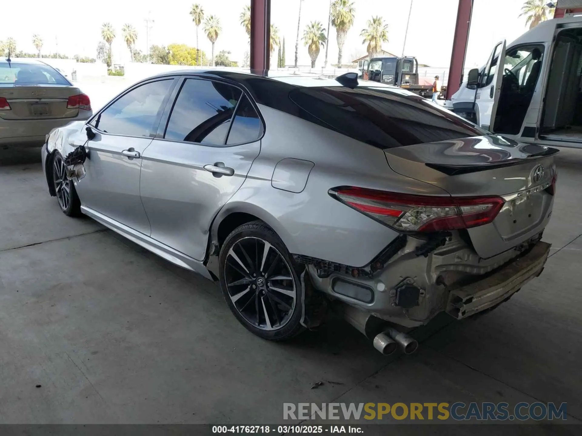 3 fotografías del automóvil dañado 4T1B61HK0KU187122 TOYOTA CAMRY 2019