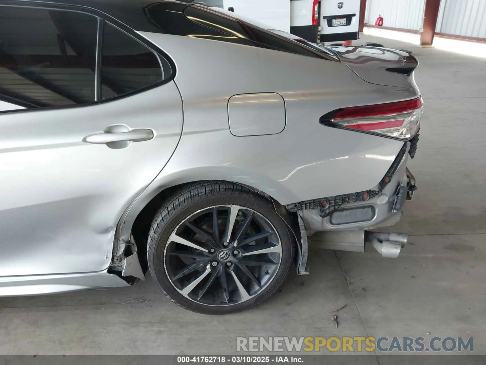 6 fotografías del automóvil dañado 4T1B61HK0KU187122 TOYOTA CAMRY 2019
