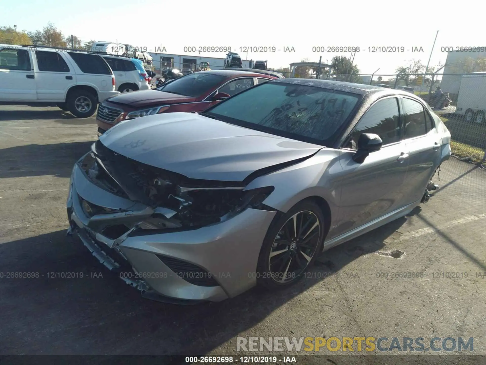2 fotografías del automóvil dañado 4T1B61HK0KU253121 TOYOTA CAMRY 2019