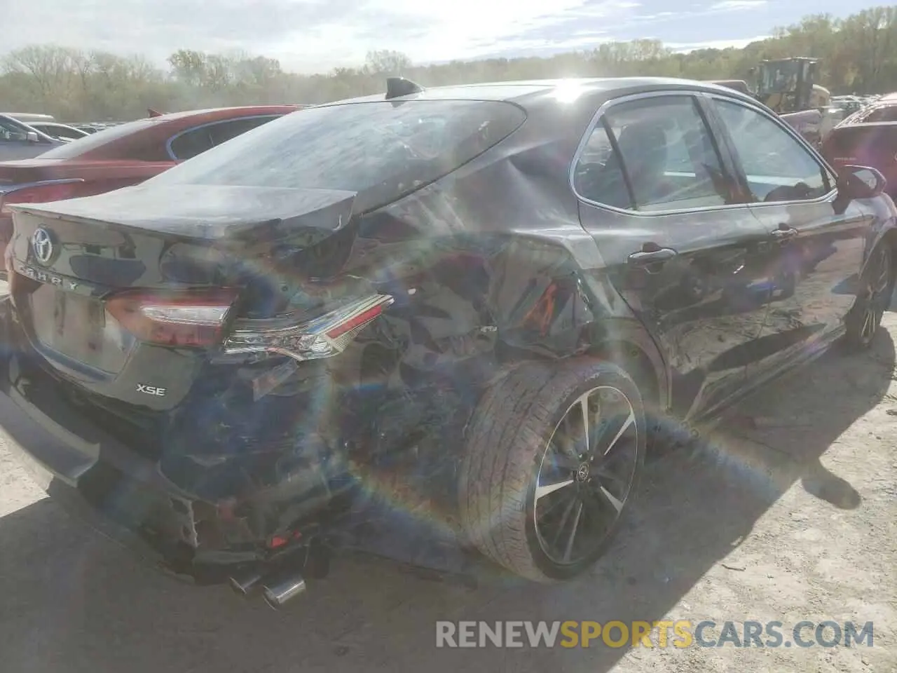 4 fotografías del automóvil dañado 4T1B61HK0KU684185 TOYOTA CAMRY 2019
