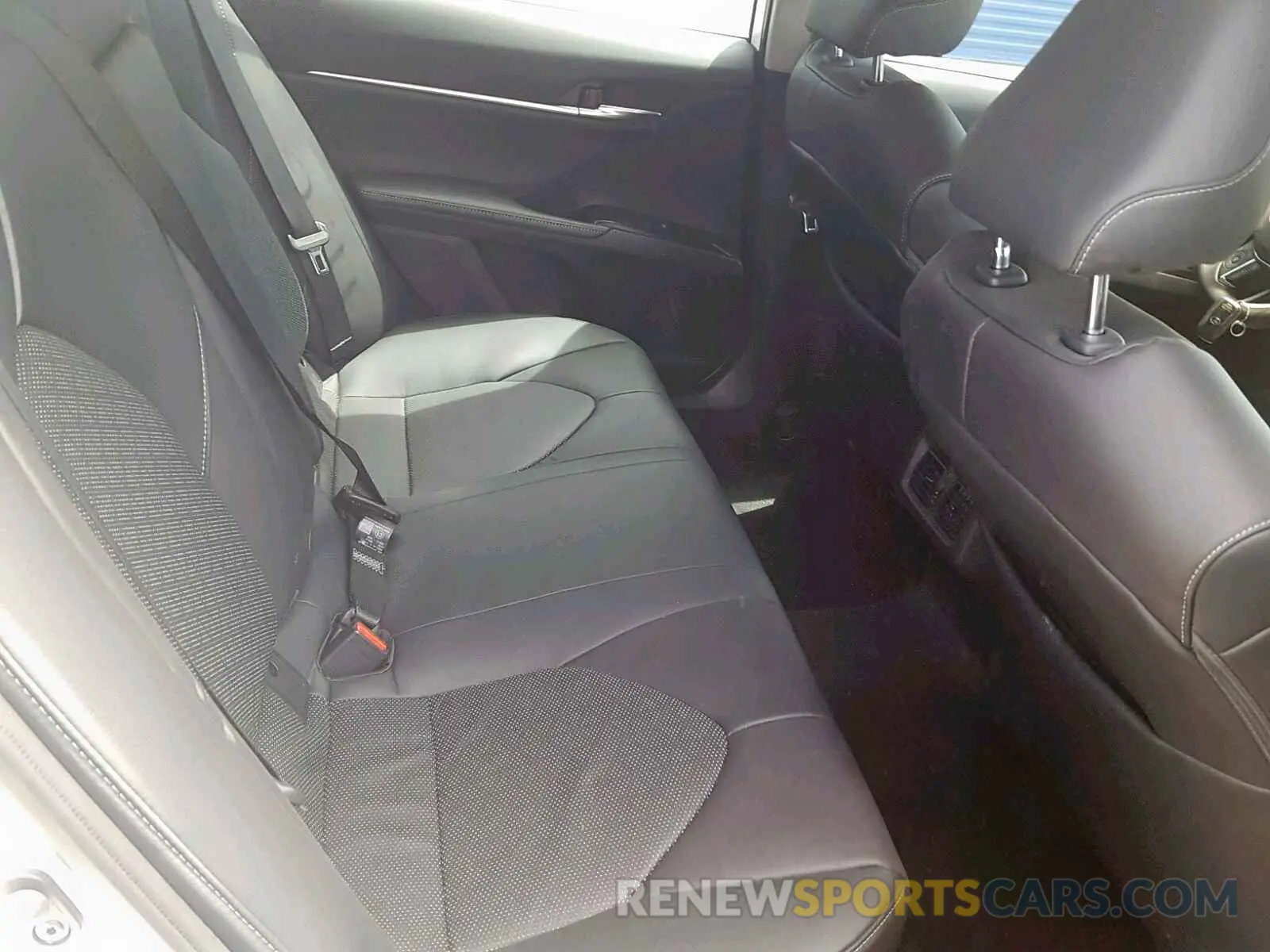 6 fotografías del automóvil dañado 4T1B61HK0KU701499 TOYOTA CAMRY 2019