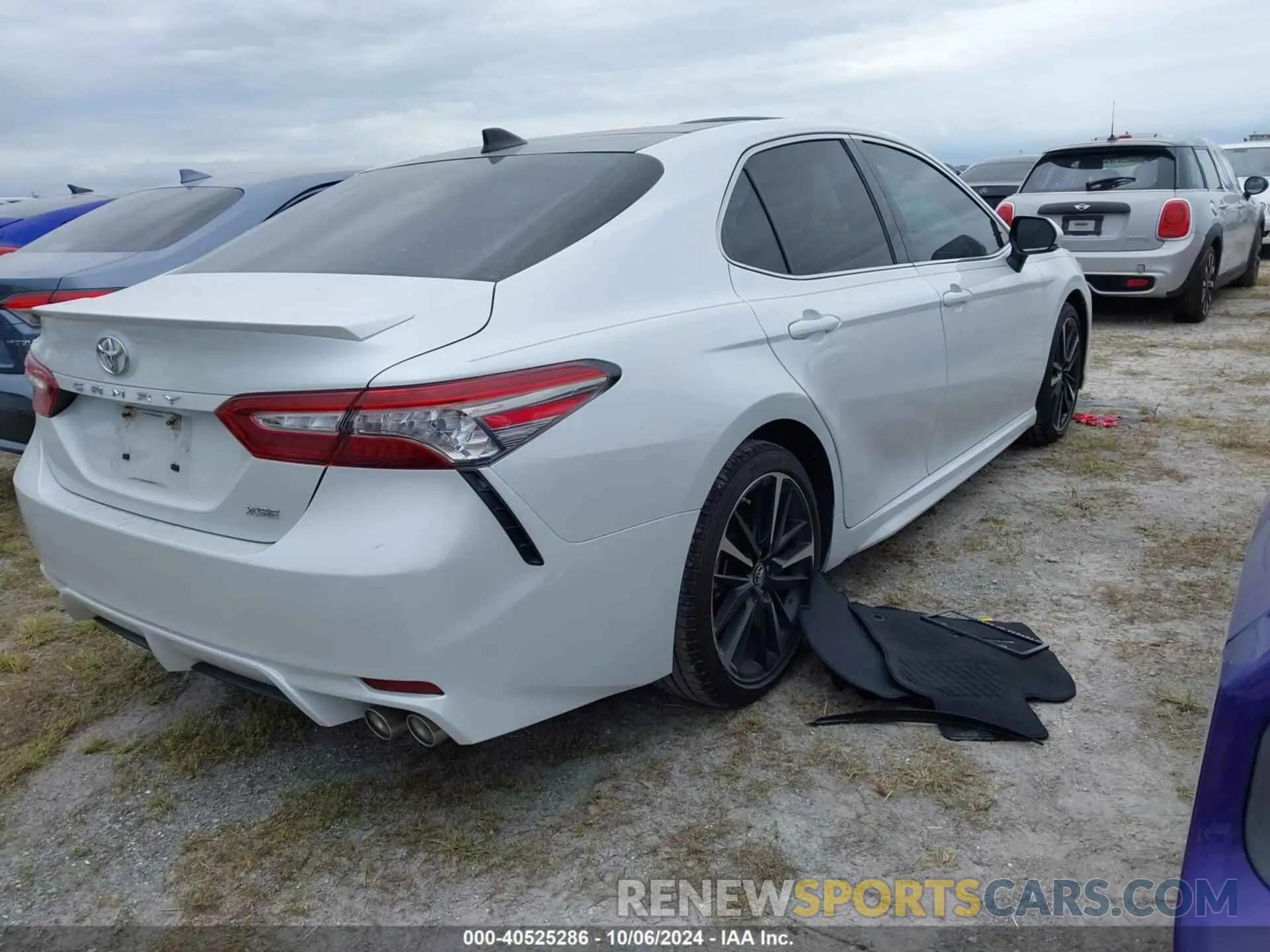 4 fotografías del automóvil dañado 4T1B61HK0KU703236 TOYOTA CAMRY 2019