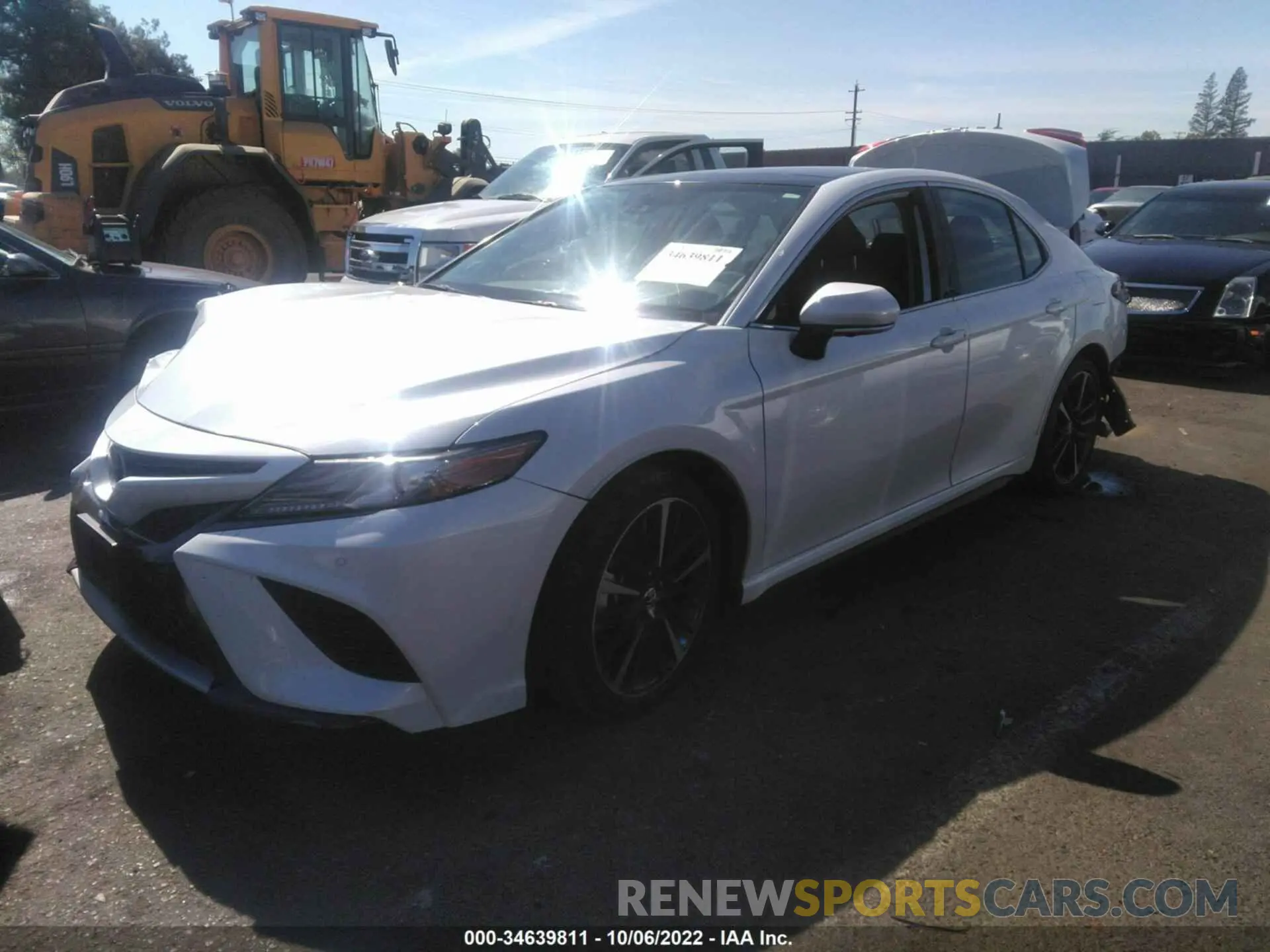 2 fotografías del automóvil dañado 4T1B61HK0KU710316 TOYOTA CAMRY 2019