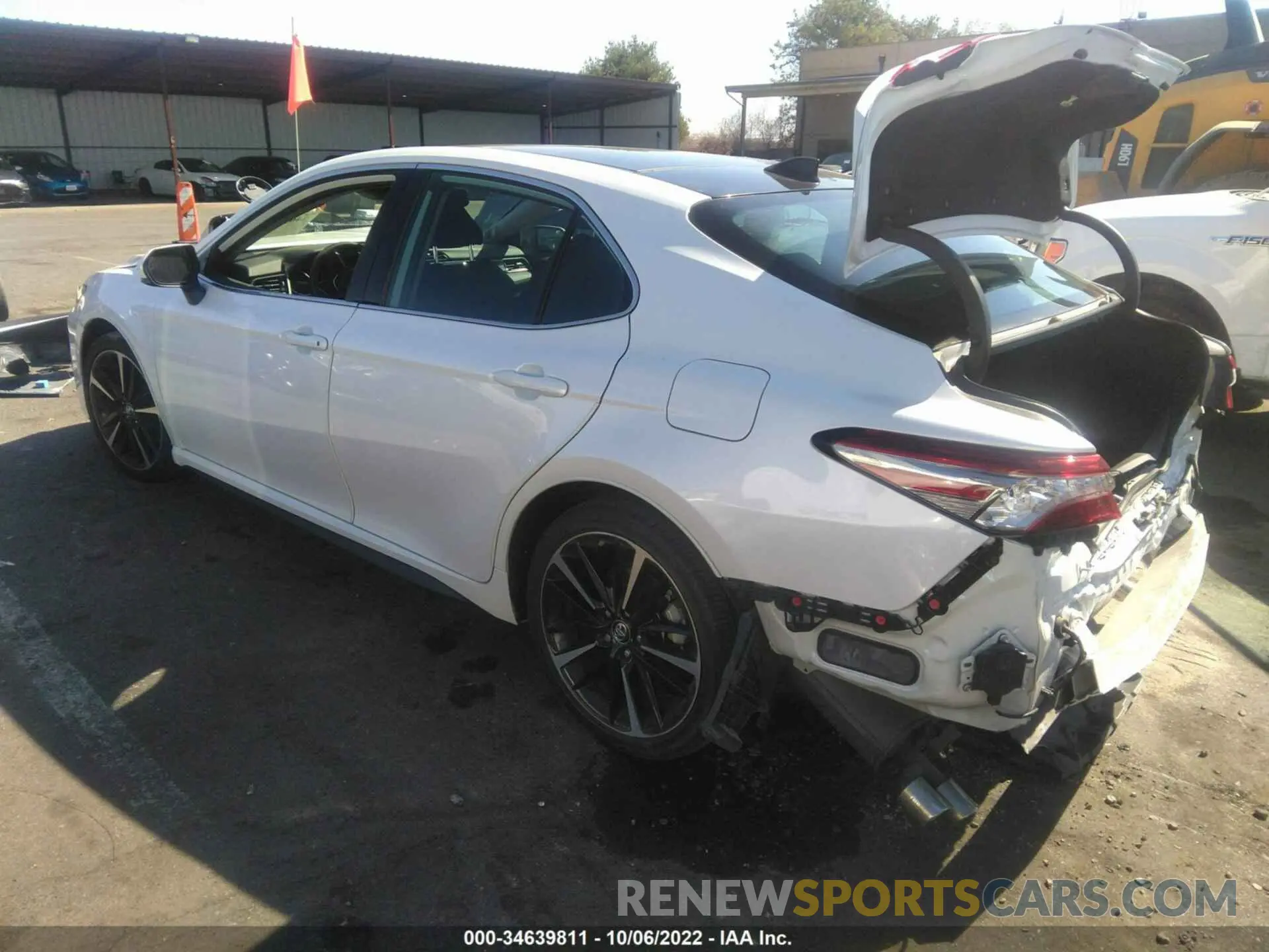 3 fotografías del automóvil dañado 4T1B61HK0KU710316 TOYOTA CAMRY 2019