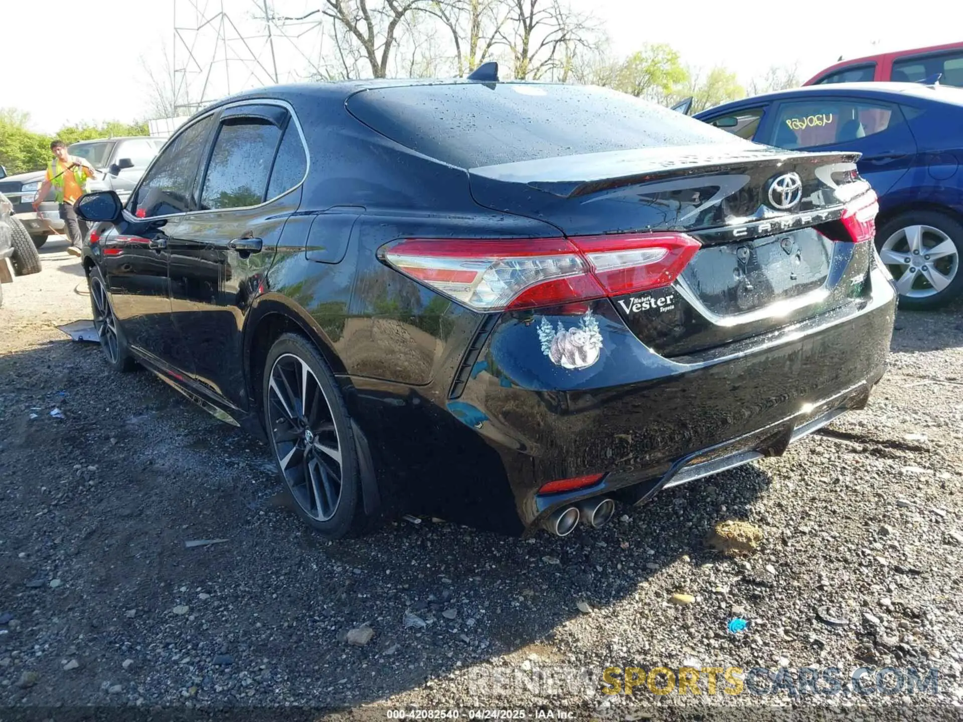 3 fotografías del automóvil dañado 4T1B61HK0KU710493 TOYOTA CAMRY 2019