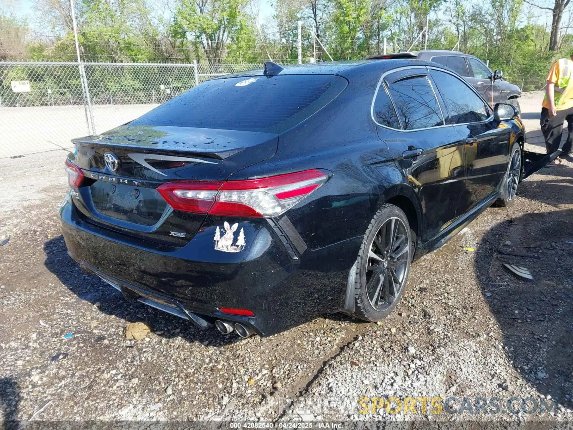 4 fotografías del automóvil dañado 4T1B61HK0KU710493 TOYOTA CAMRY 2019