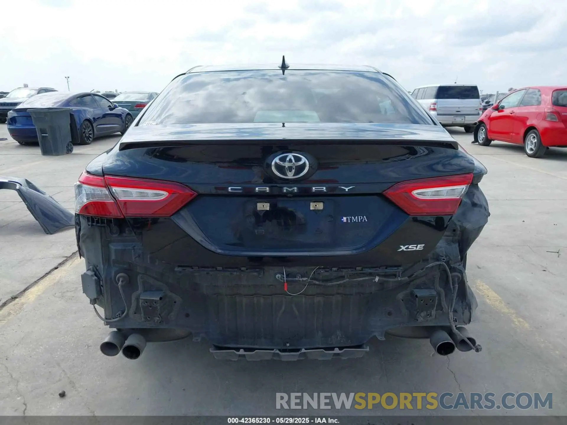 17 fotografías del automóvil dañado 4T1B61HK0KU766899 TOYOTA CAMRY 2019