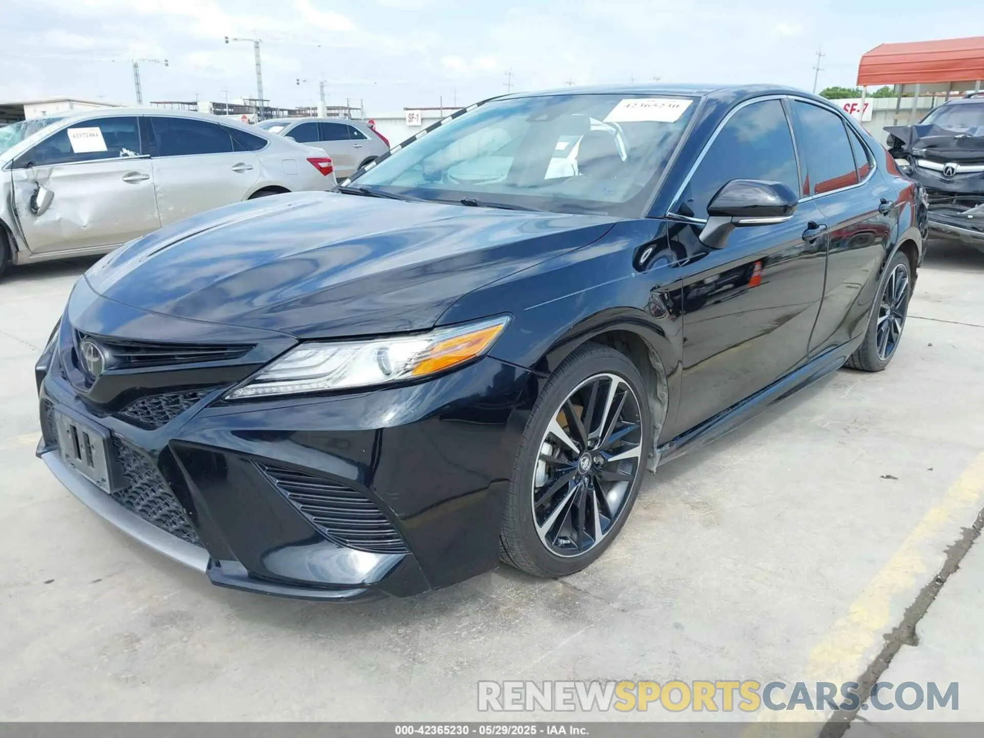 2 fotografías del automóvil dañado 4T1B61HK0KU766899 TOYOTA CAMRY 2019