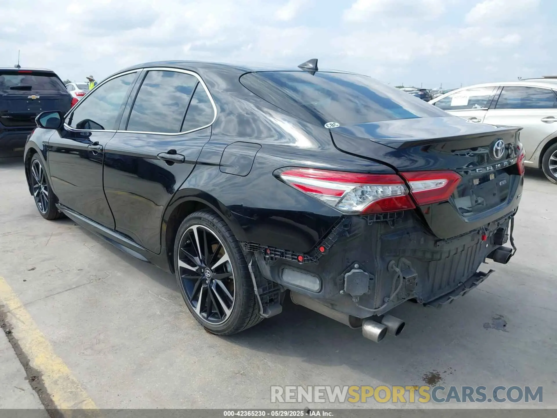 3 fotografías del automóvil dañado 4T1B61HK0KU766899 TOYOTA CAMRY 2019