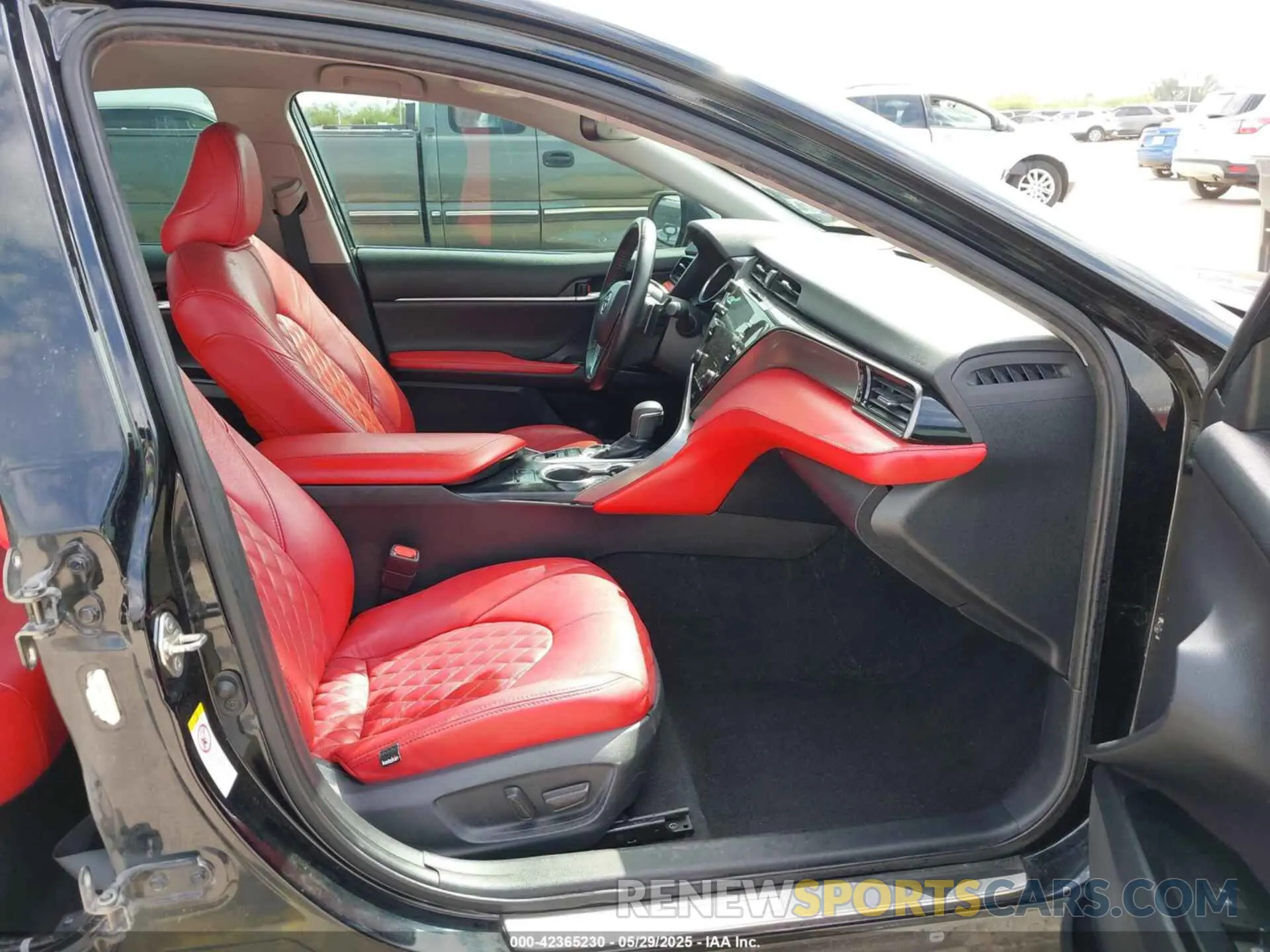 5 fotografías del automóvil dañado 4T1B61HK0KU766899 TOYOTA CAMRY 2019