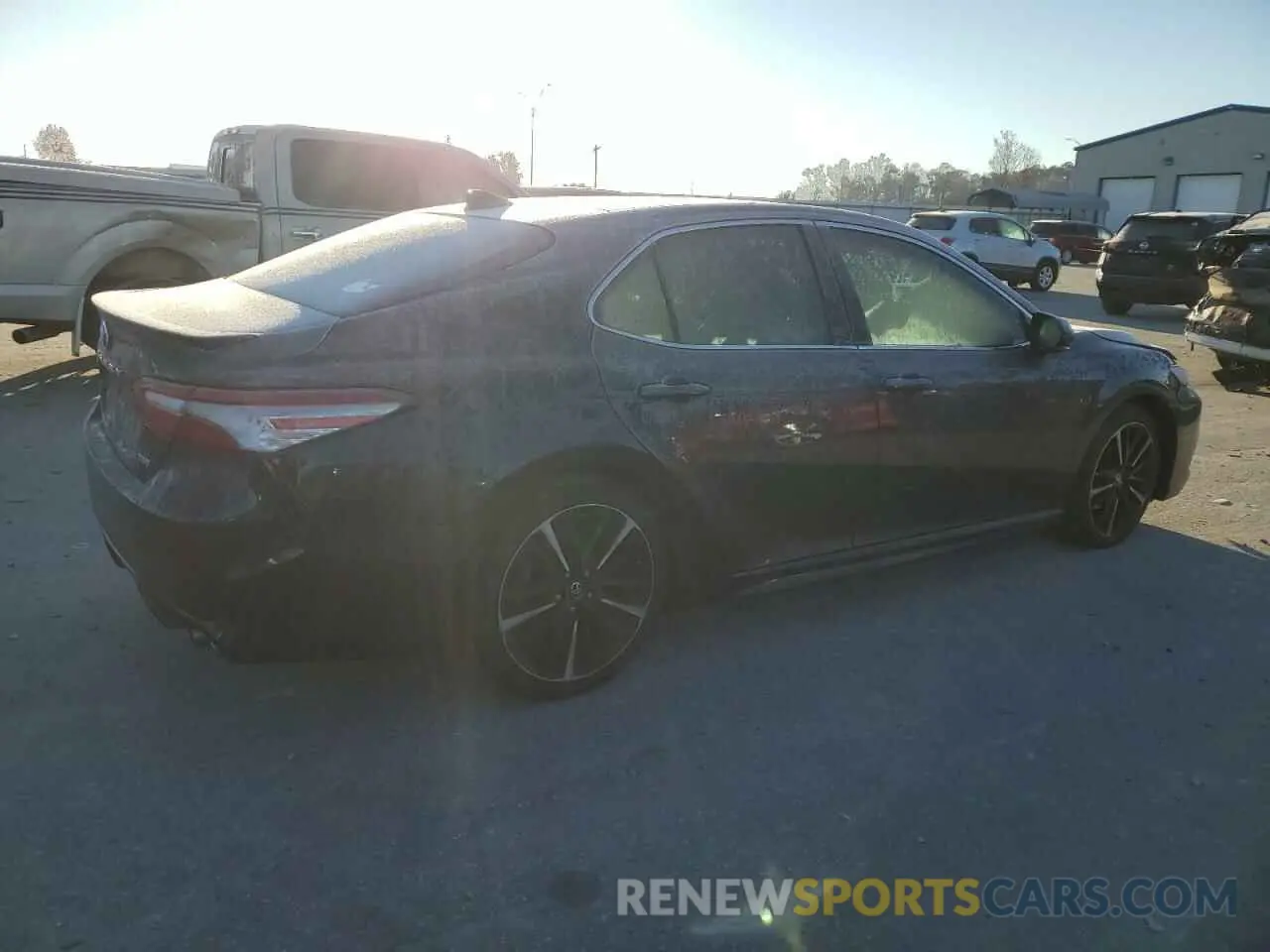 3 fotografías del automóvil dañado 4T1B61HK0KU818029 TOYOTA CAMRY 2019