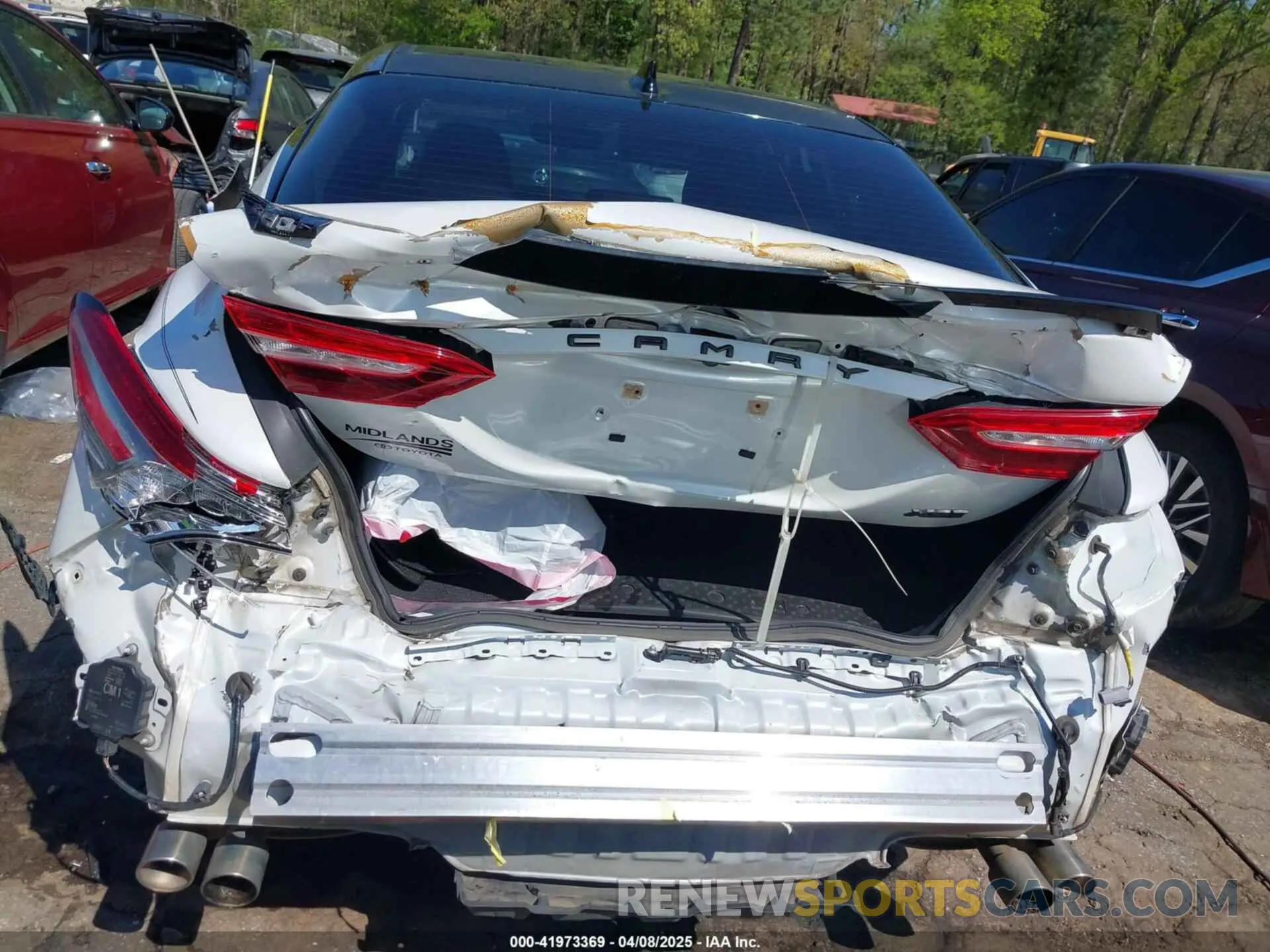 16 fotografías del automóvil dañado 4T1B61HK1KU219074 TOYOTA CAMRY 2019