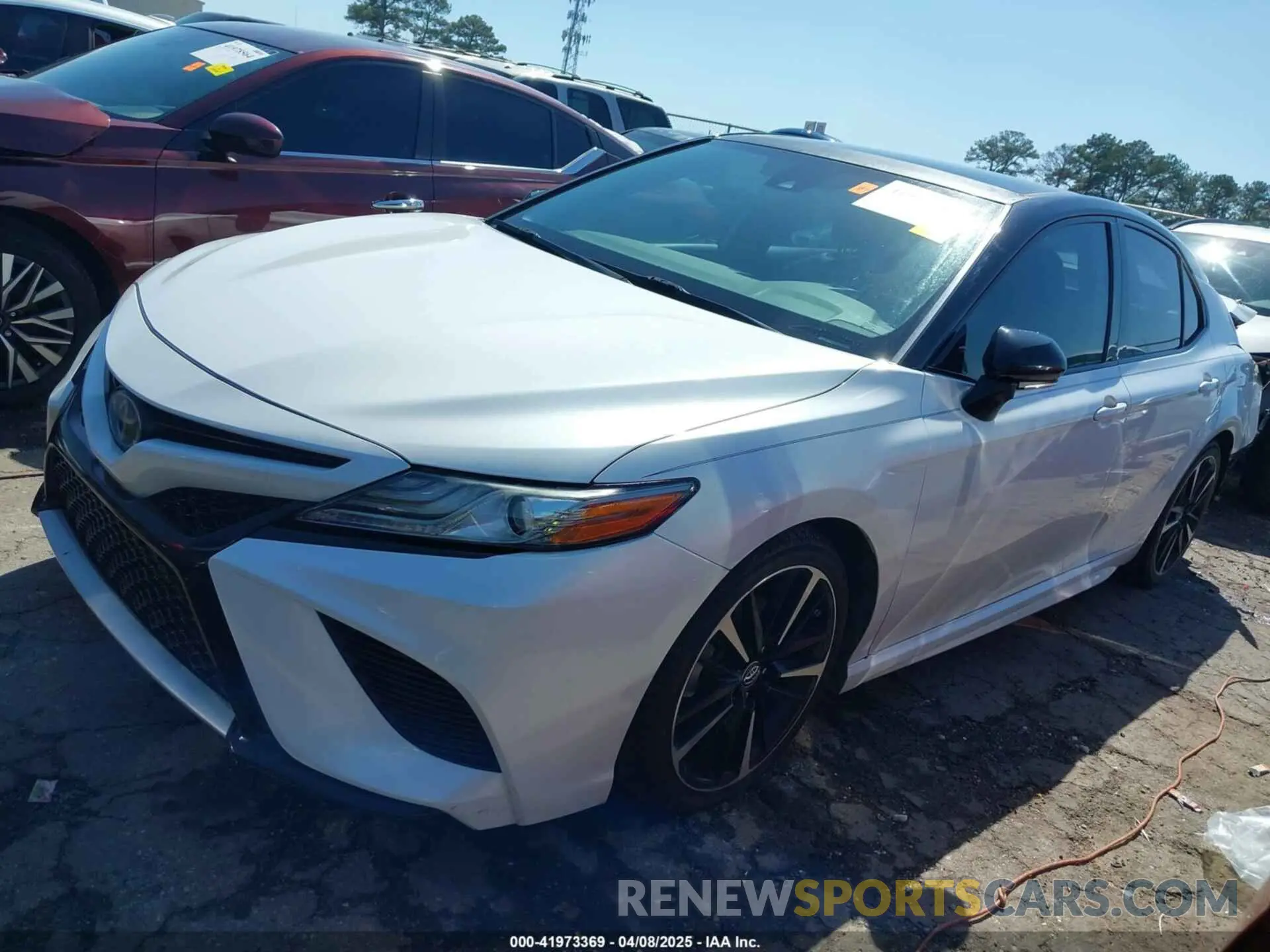 2 fotografías del automóvil dañado 4T1B61HK1KU219074 TOYOTA CAMRY 2019