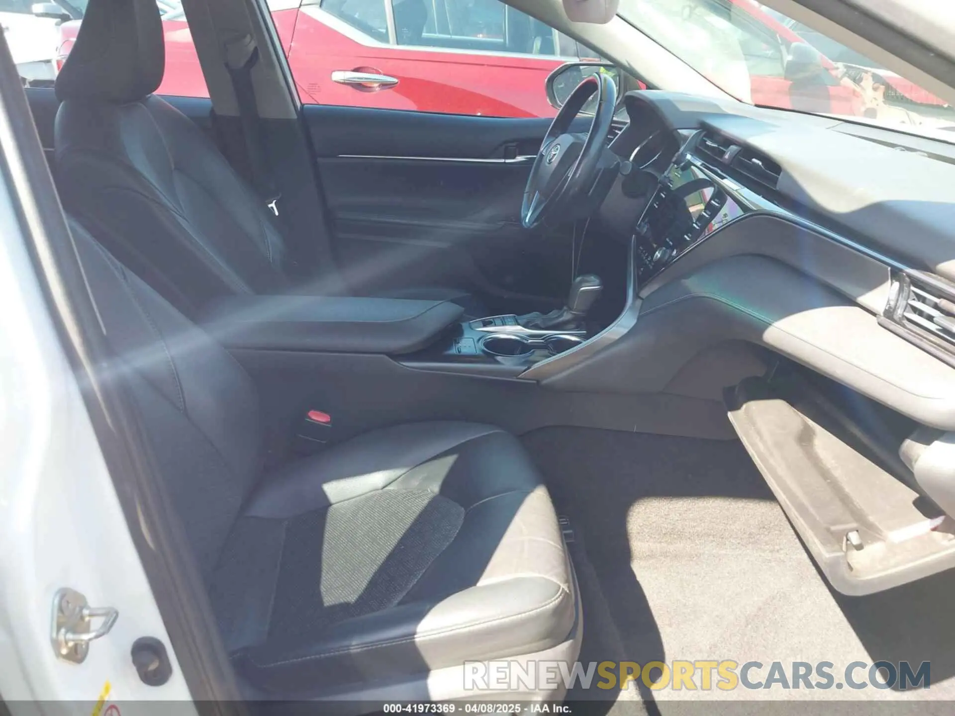 5 fotografías del automóvil dañado 4T1B61HK1KU219074 TOYOTA CAMRY 2019