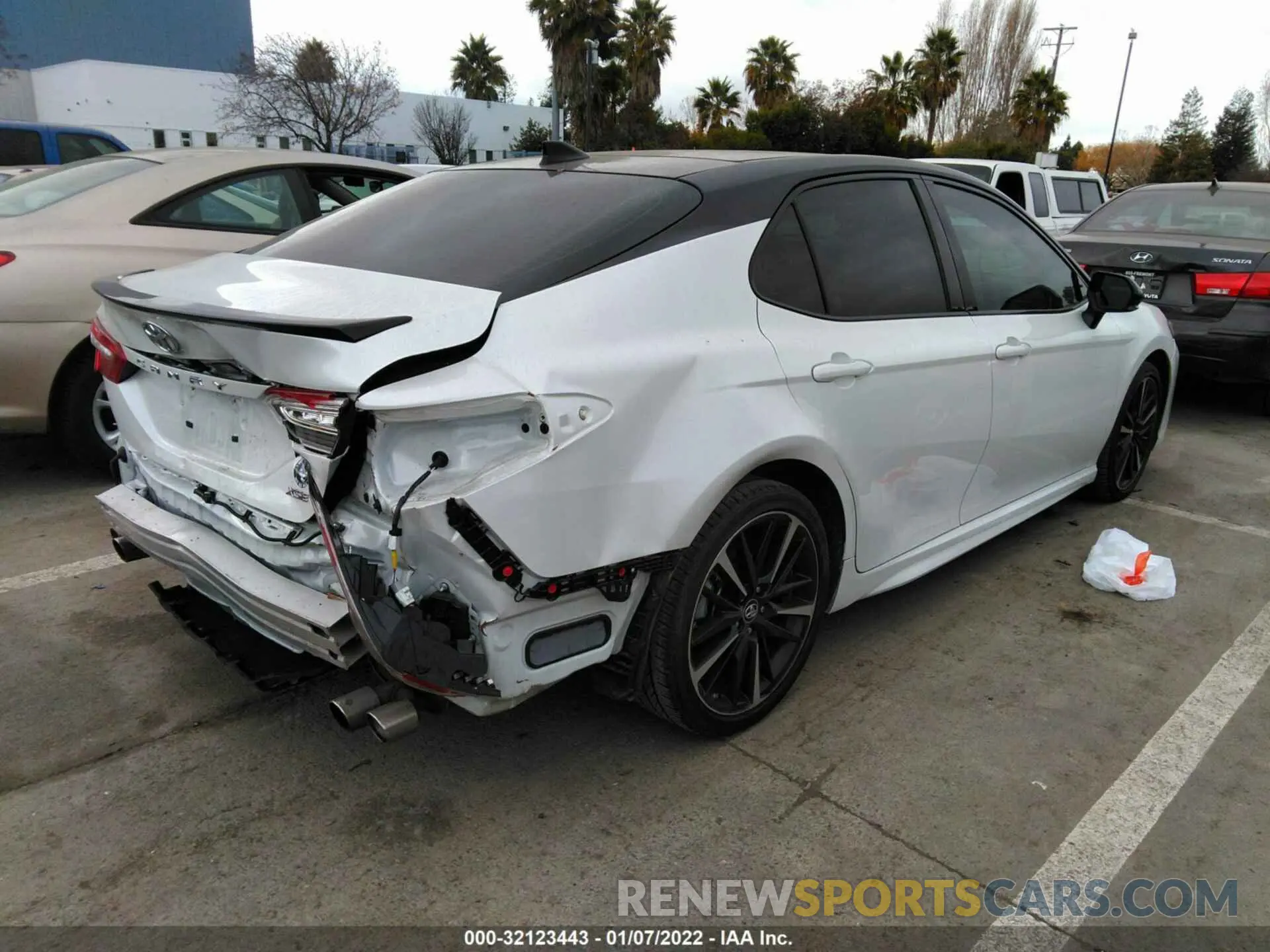 4 fotografías del automóvil dañado 4T1B61HK1KU245898 TOYOTA CAMRY 2019