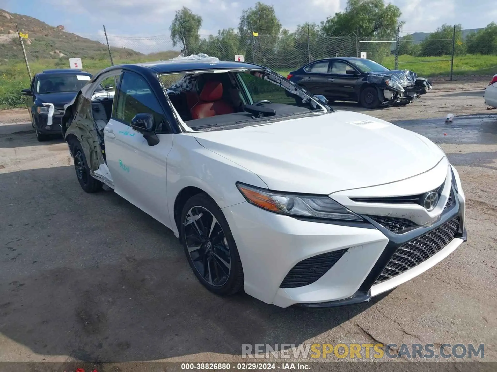 1 fotografías del automóvil dañado 4T1B61HK1KU272602 TOYOTA CAMRY 2019