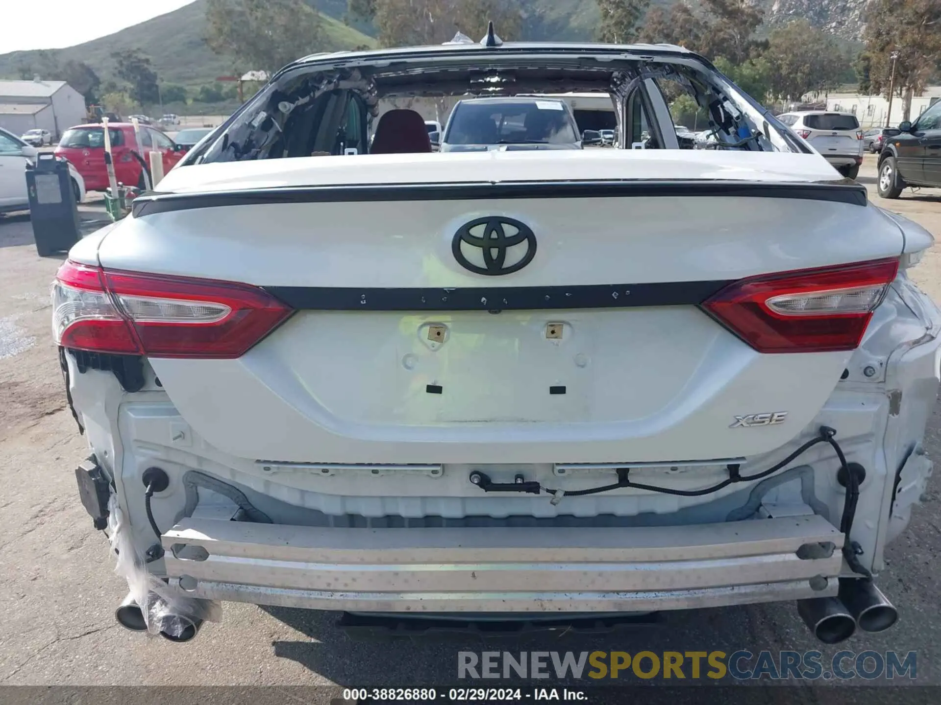 17 fotografías del automóvil dañado 4T1B61HK1KU272602 TOYOTA CAMRY 2019