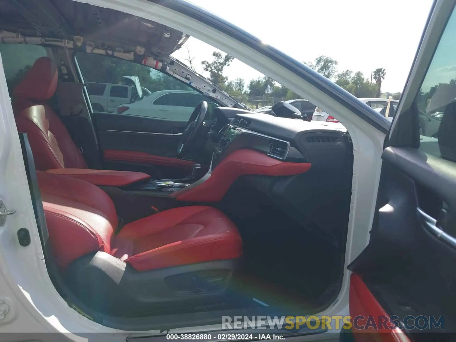 5 fotografías del automóvil dañado 4T1B61HK1KU272602 TOYOTA CAMRY 2019