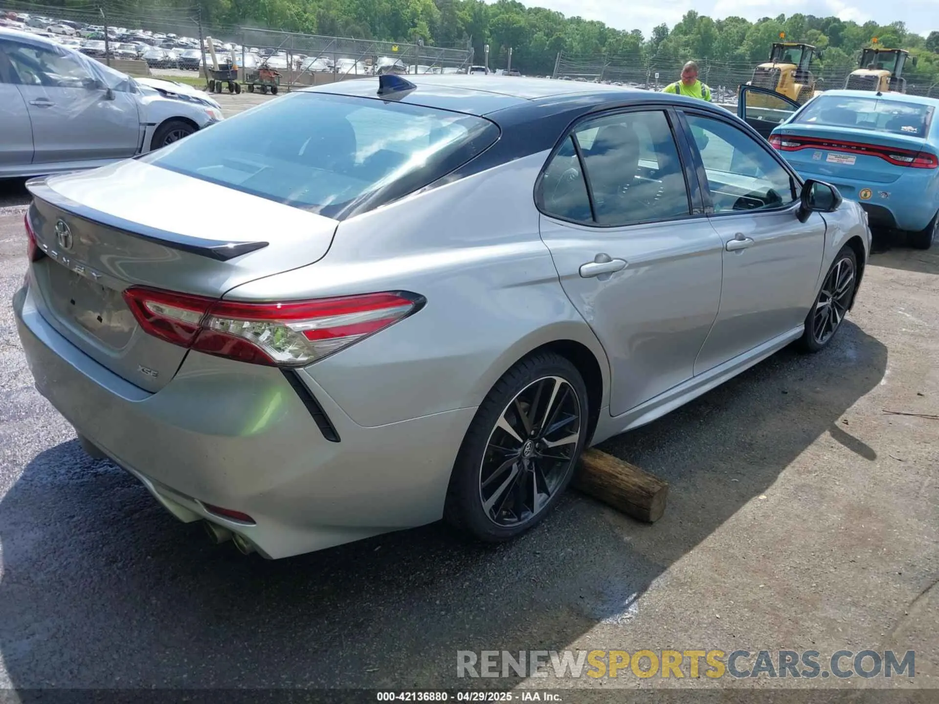 4 fotografías del automóvil dañado 4T1B61HK1KU292185 TOYOTA CAMRY 2019