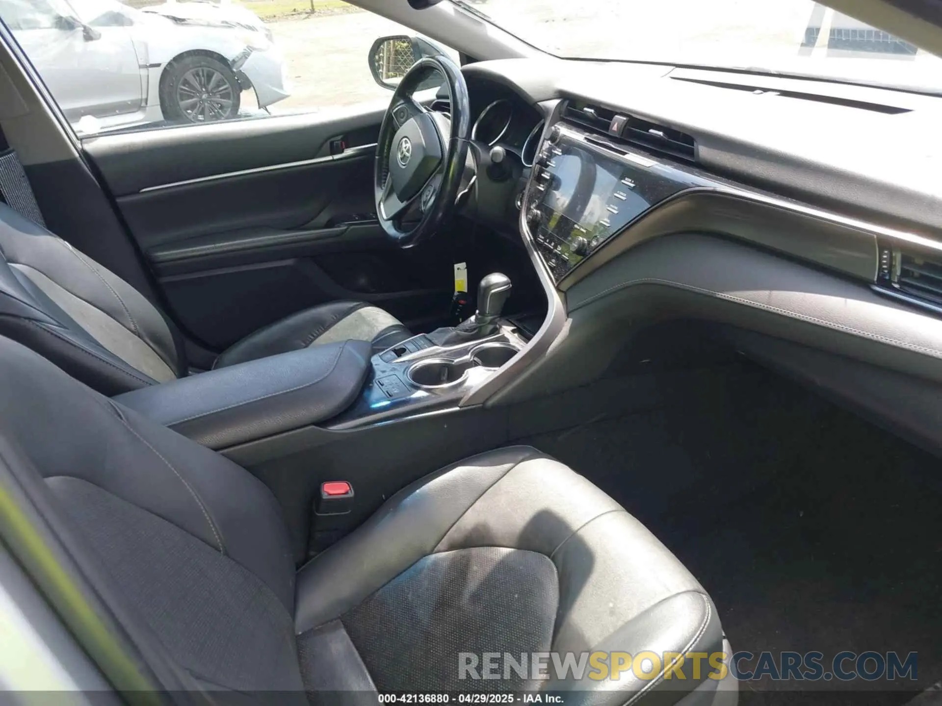 5 fotografías del automóvil dañado 4T1B61HK1KU292185 TOYOTA CAMRY 2019
