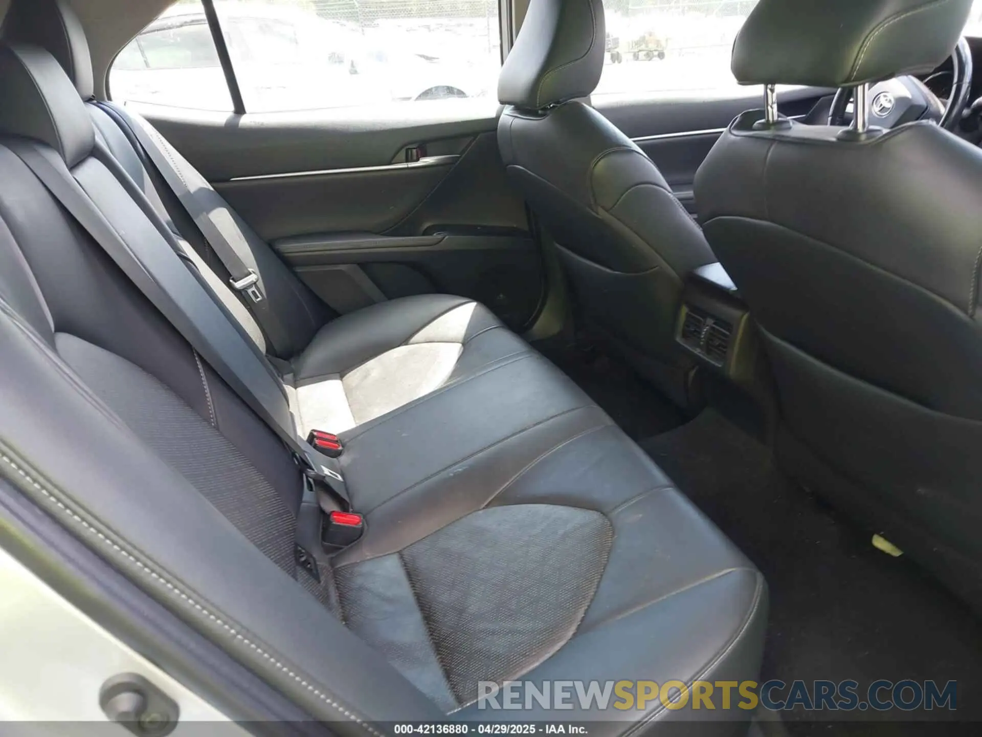 8 fotografías del automóvil dañado 4T1B61HK1KU292185 TOYOTA CAMRY 2019
