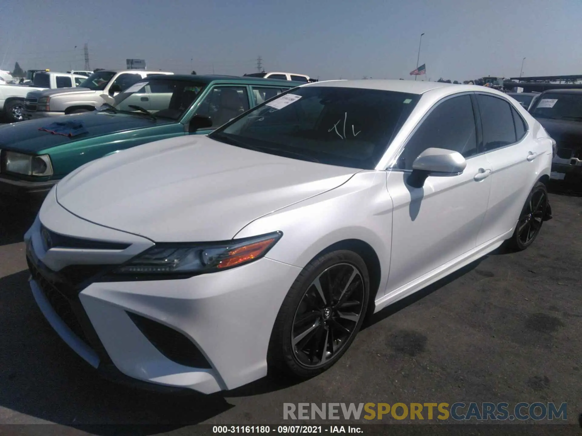 2 fotografías del automóvil dañado 4T1B61HK1KU689783 TOYOTA CAMRY 2019