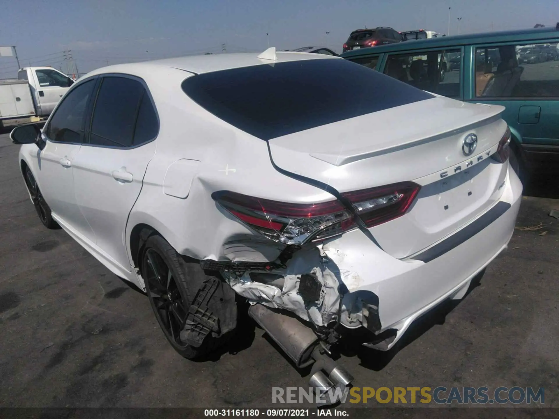 3 fotografías del automóvil dañado 4T1B61HK1KU689783 TOYOTA CAMRY 2019