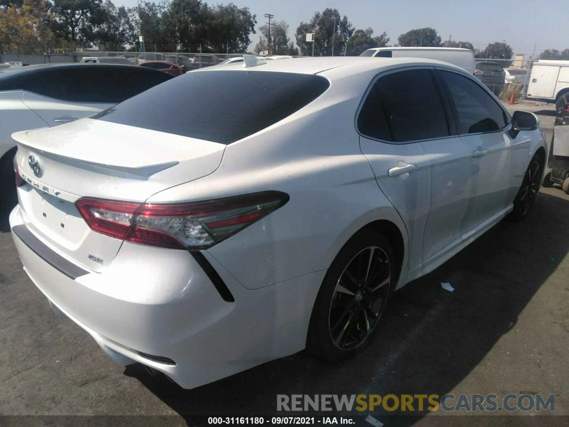 4 fotografías del automóvil dañado 4T1B61HK1KU689783 TOYOTA CAMRY 2019