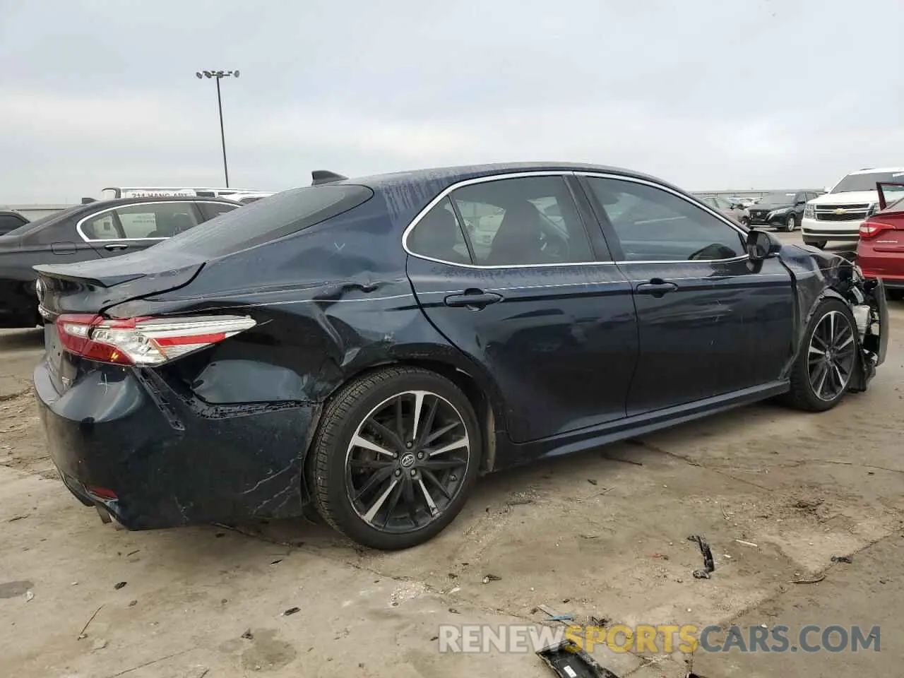 3 fotografías del automóvil dañado 4T1B61HK1KU704184 TOYOTA CAMRY 2019