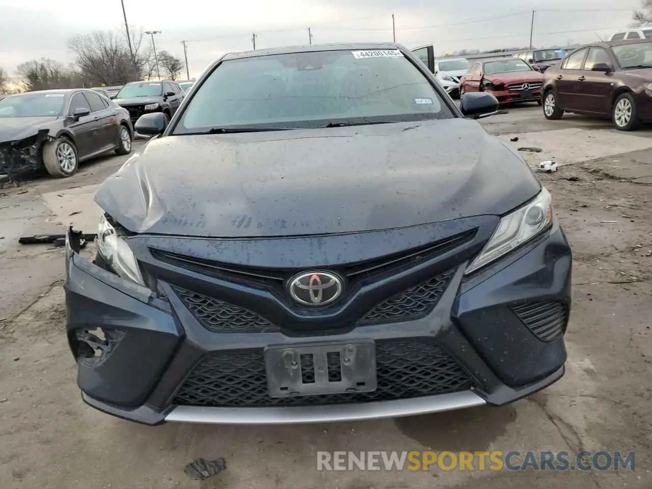 5 fotografías del automóvil dañado 4T1B61HK1KU704184 TOYOTA CAMRY 2019