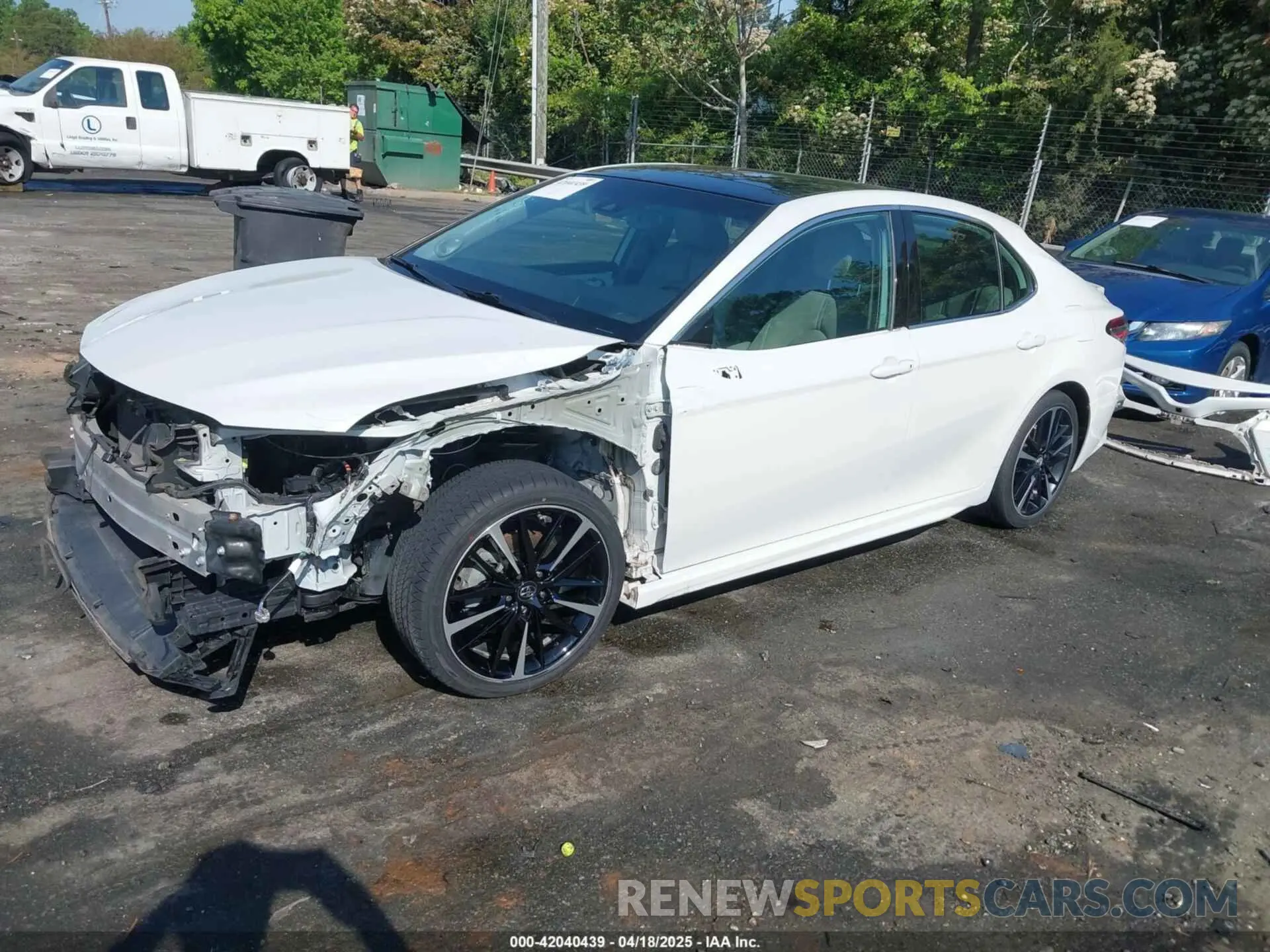 2 fotografías del automóvil dañado 4T1B61HK1KU715508 TOYOTA CAMRY 2019