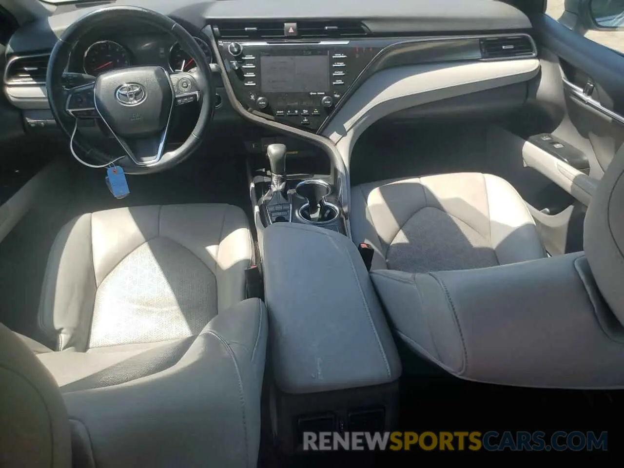 8 fotografías del automóvil dañado 4T1B61HK1KU756088 TOYOTA CAMRY 2019