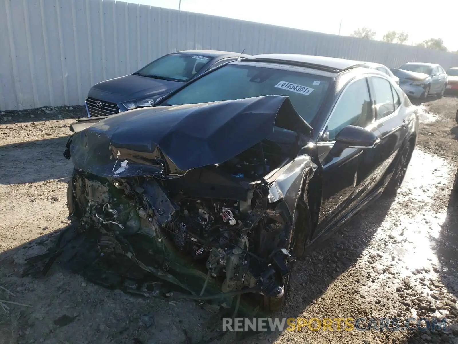 2 fotografías del automóvil dañado 4T1B61HK1KU761565 TOYOTA CAMRY 2019