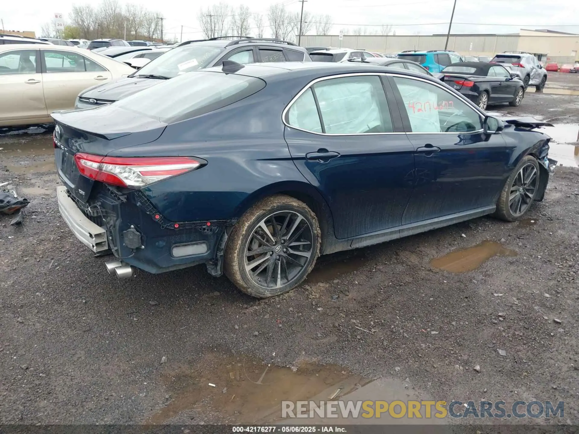 4 fotografías del automóvil dañado 4T1B61HK1KU823661 TOYOTA CAMRY 2019