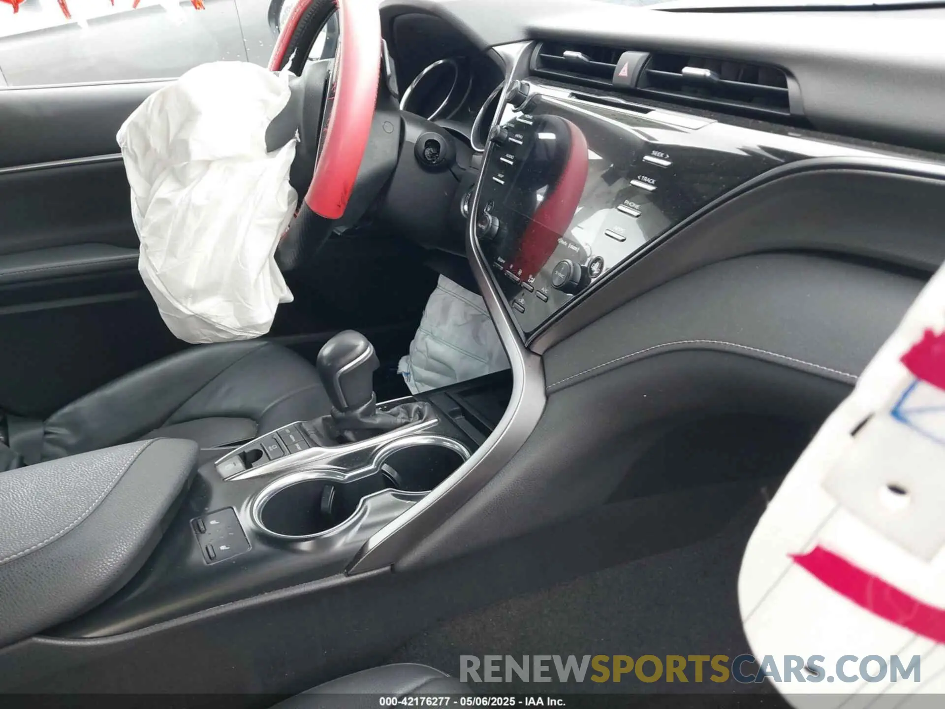 5 fotografías del automóvil dañado 4T1B61HK1KU823661 TOYOTA CAMRY 2019