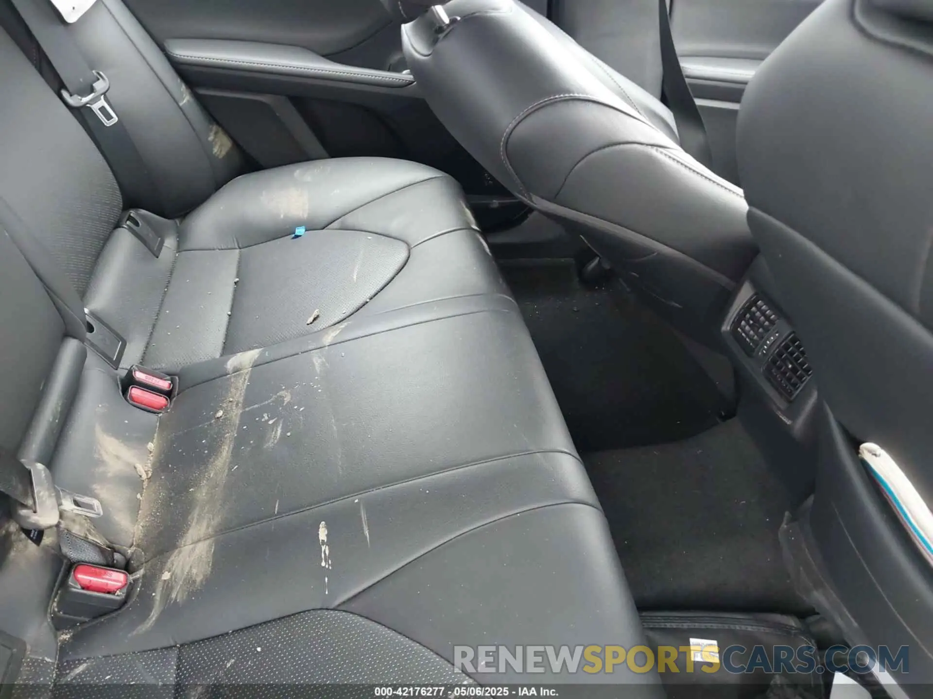 8 fotografías del automóvil dañado 4T1B61HK1KU823661 TOYOTA CAMRY 2019