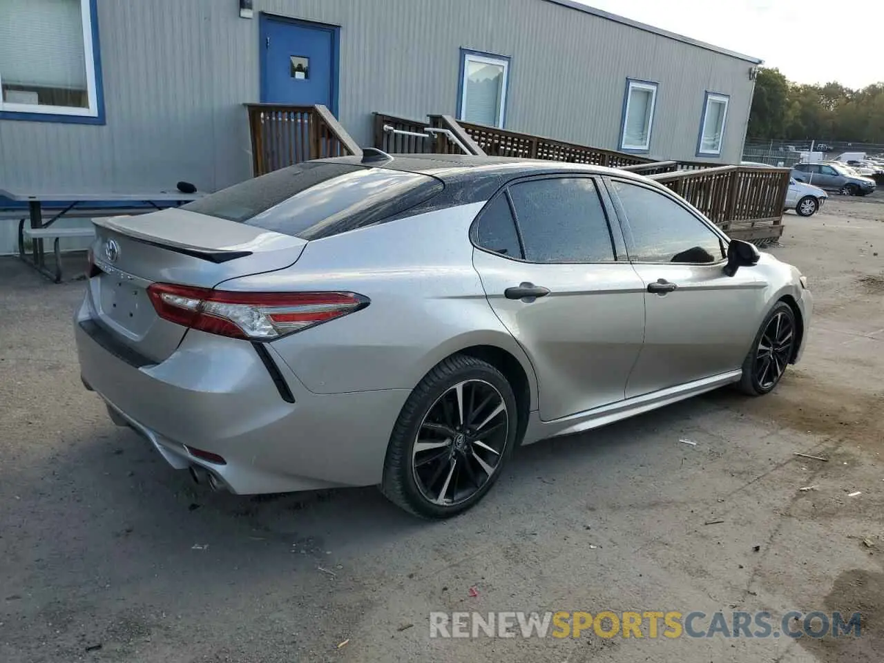 3 fotografías del automóvil dañado 4T1B61HK2KU172119 TOYOTA CAMRY 2019