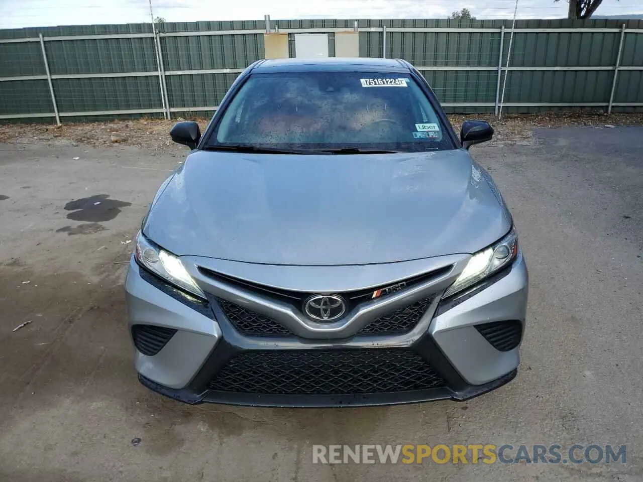 5 fotografías del automóvil dañado 4T1B61HK2KU172119 TOYOTA CAMRY 2019